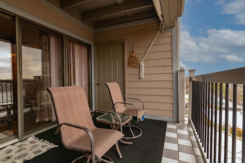 Silver Maple --305--with Boat Slip