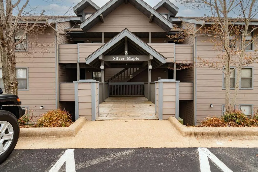 Silver Maple --305--with Boat Slip