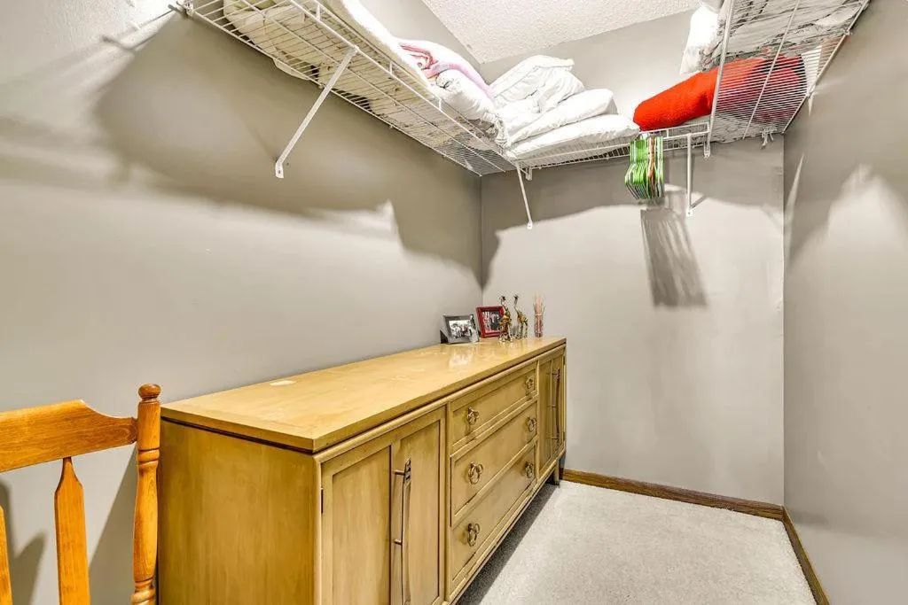 Bed in Silver Maple --305--with Boat Slip