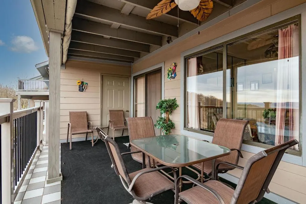 Silver Maple --305--with Boat Slip