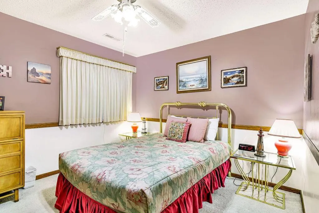 Bed in Silver Maple --305--with Boat Slip