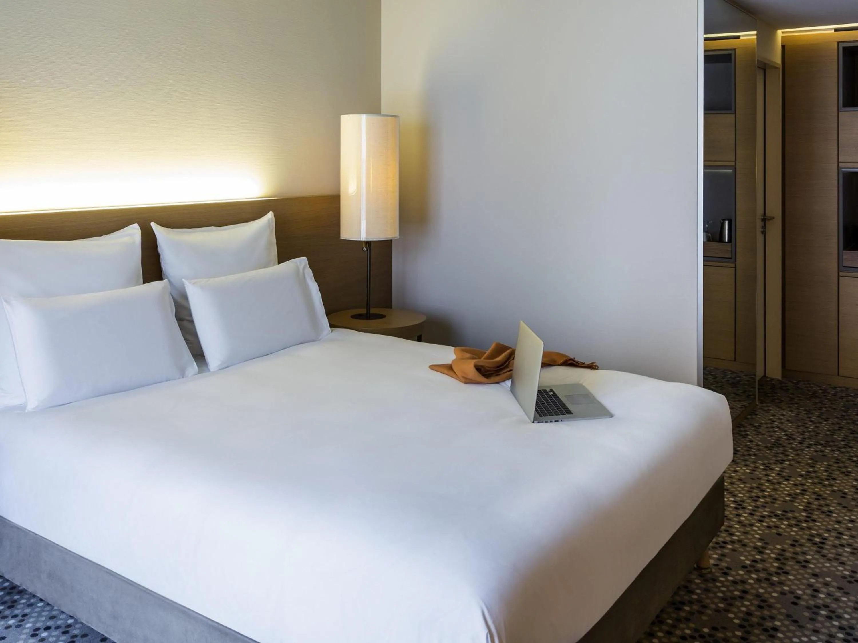 Bedroom, Bed in Pullman Basel Europe