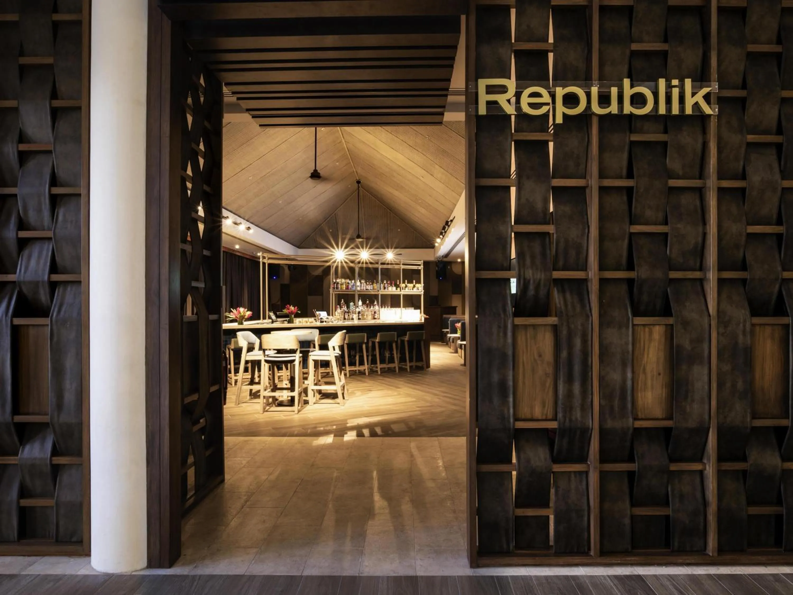 Lounge or bar in Sofitel Fiji Resort & Spa