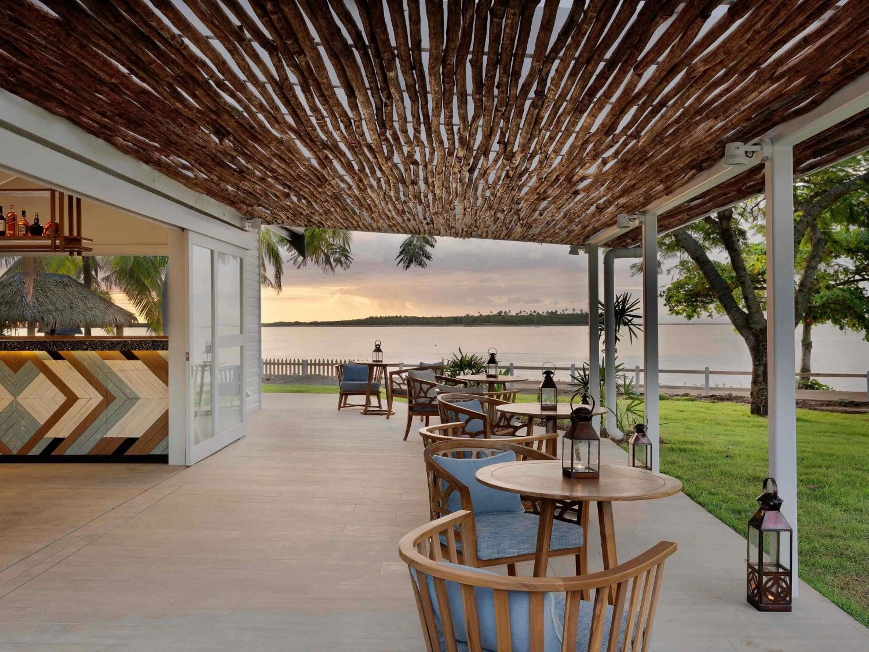 Lounge or bar in Sofitel Fiji Resort & Spa