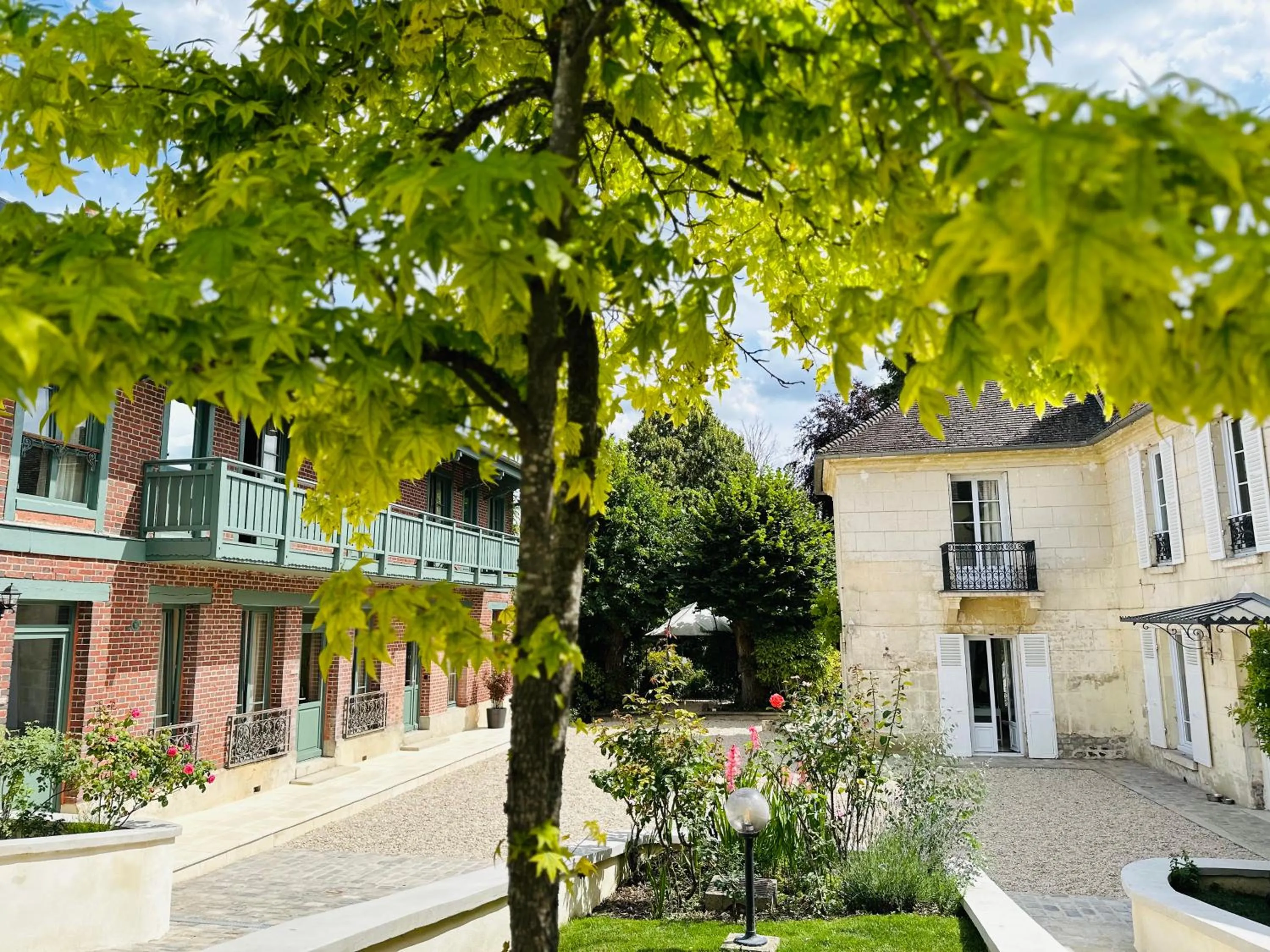 Property building in LA DEMEURE