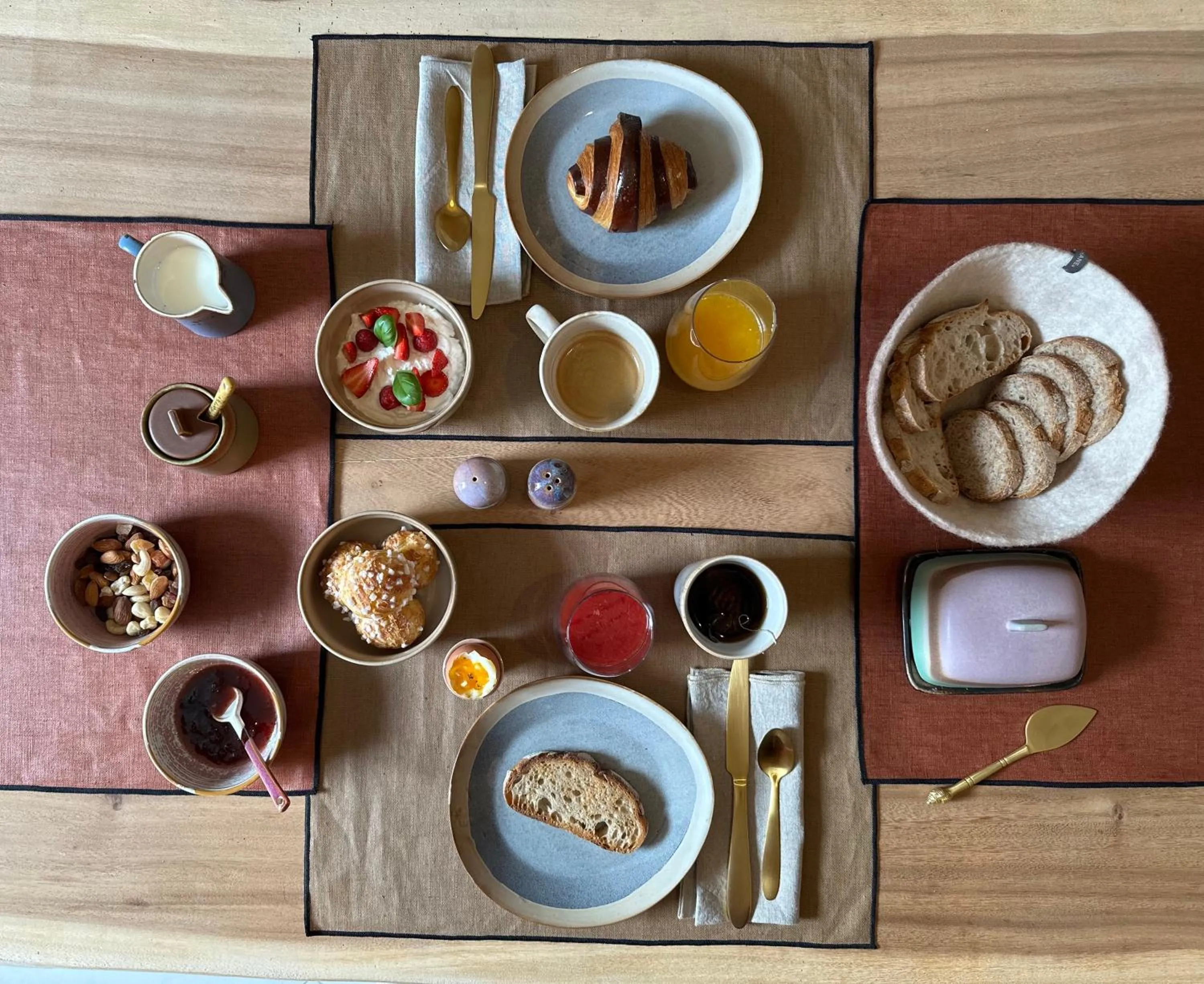 Food and drinks in LA DEMEURE