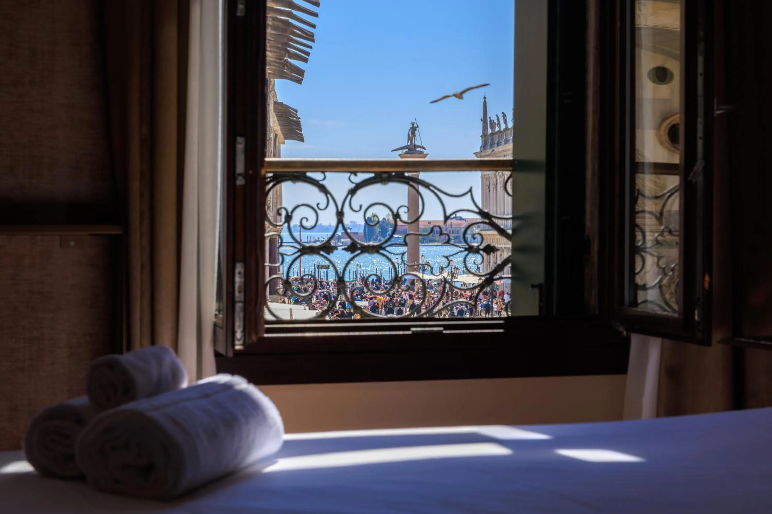 View (from property/room), Bed in 286 Piazza San Marco - Relais il Doge