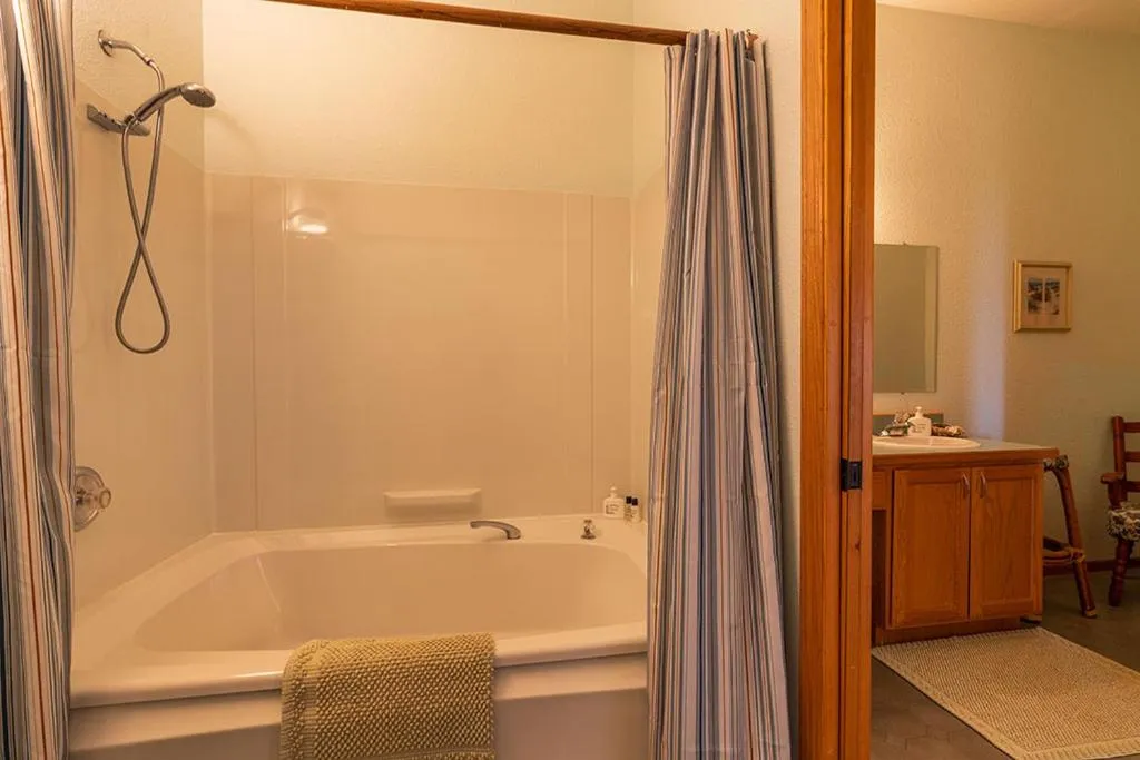 Hot Tub in Turtle Rocks Oceanfront Inn