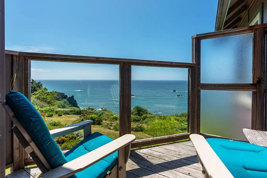 Sea view in Turtle Rocks Oceanfront Inn