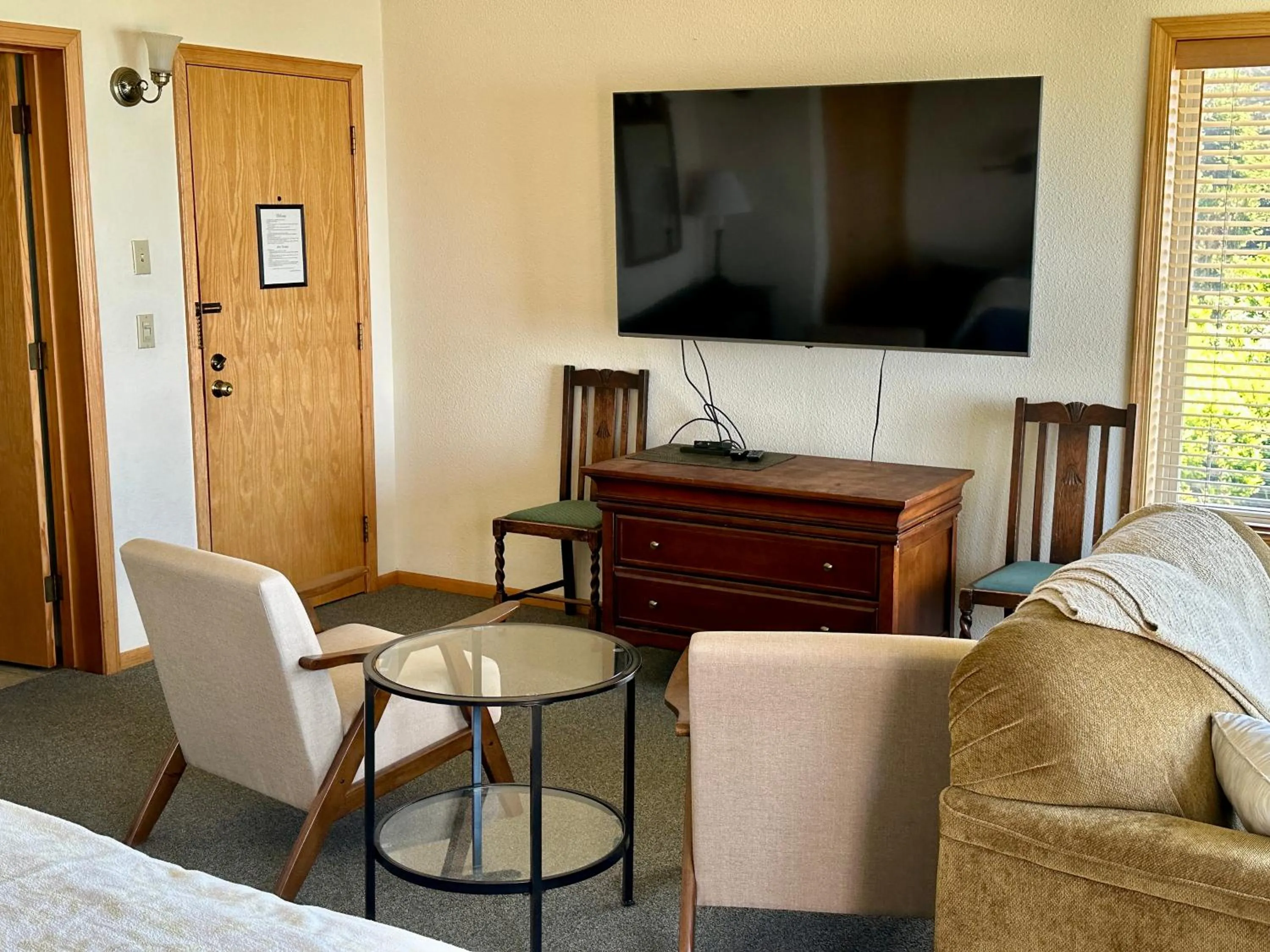 Turtle Rocks Oceanfront Inn