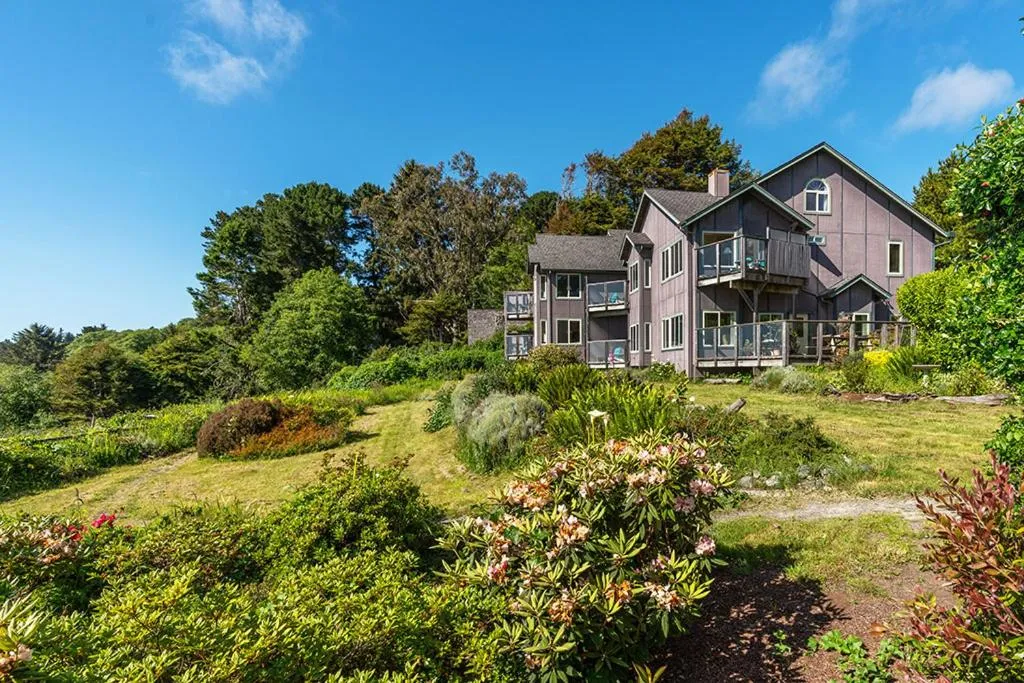 Turtle Rocks Oceanfront Inn