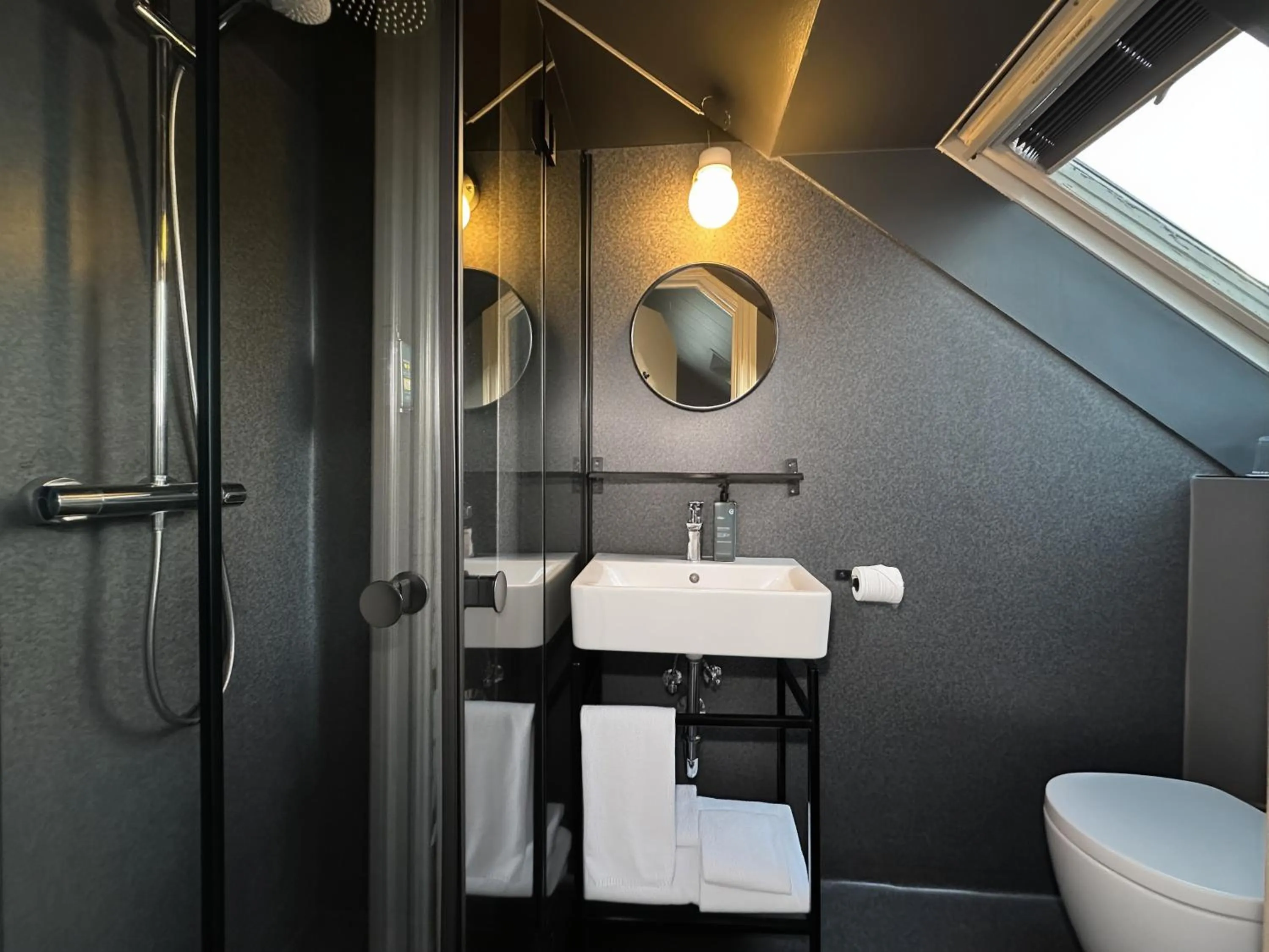 Bathroom in Hotel Leifur Eiriksson