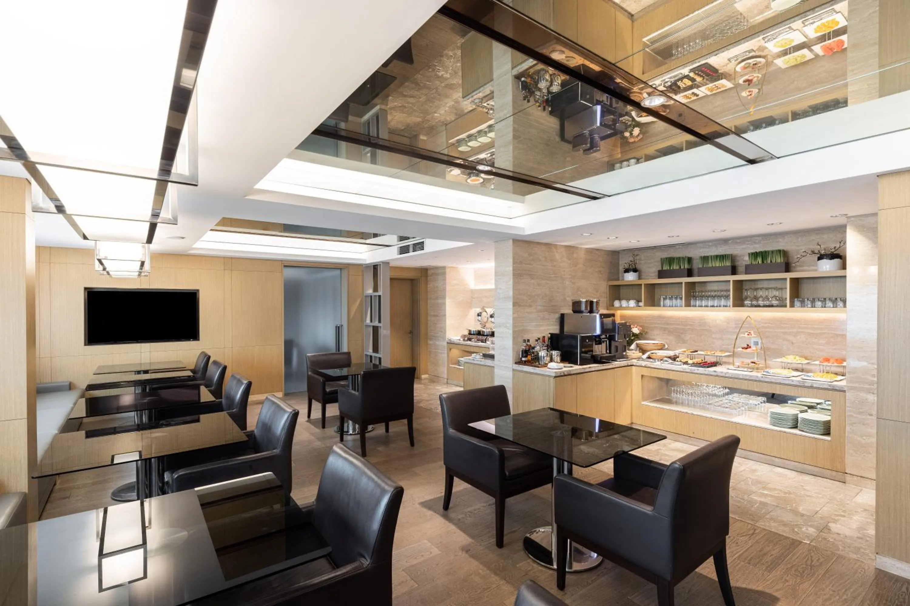 Lounge or bar in Novotel Ambassador Seoul Gangnam