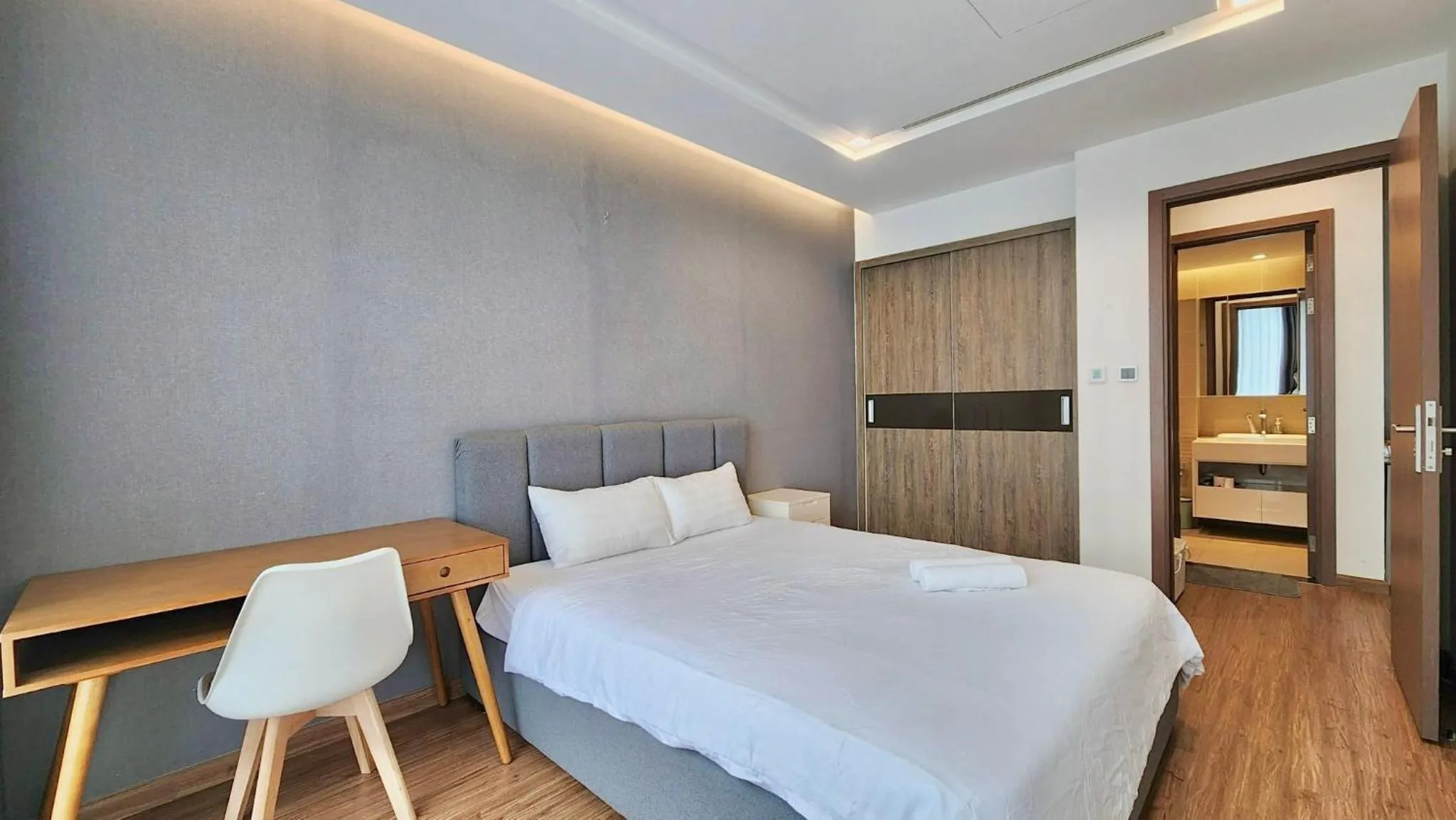 Bed in Vinhomes Metropolis Residence