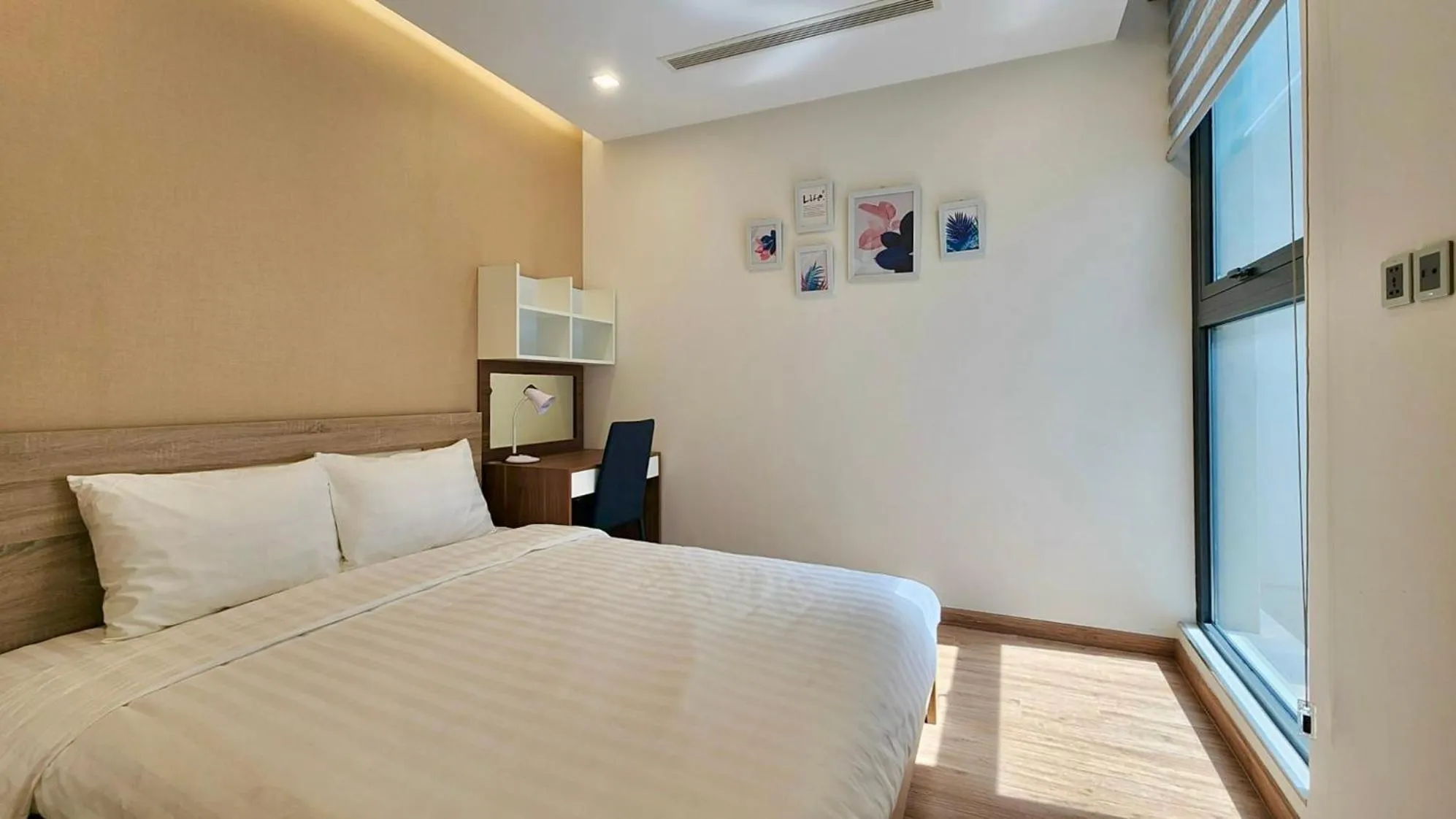 Bed in Vinhomes Metropolis Residence