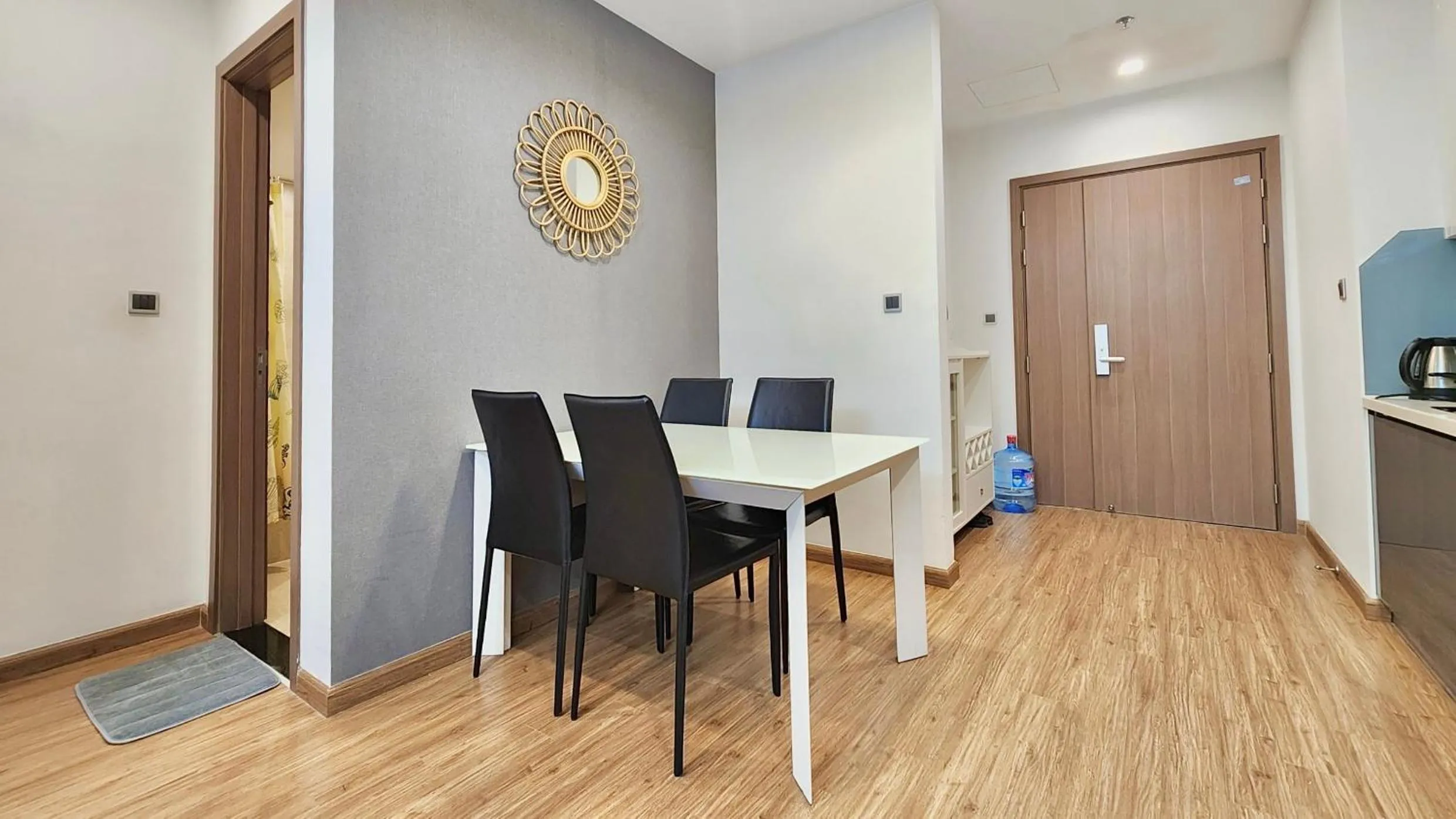 Dining area in Vinhomes Metropolis Residence