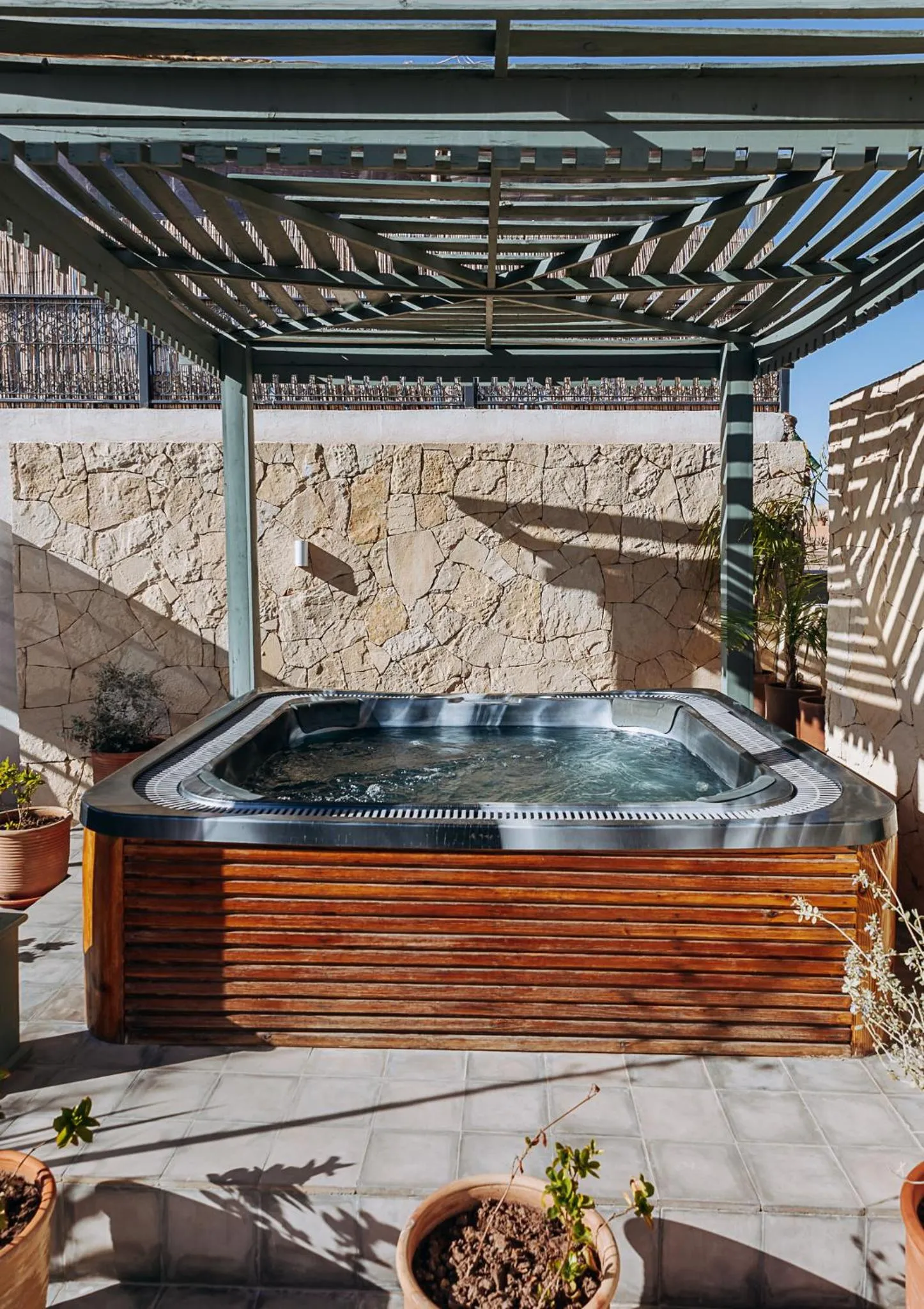 Hot Tub in Riad Villa Wengé & Spa