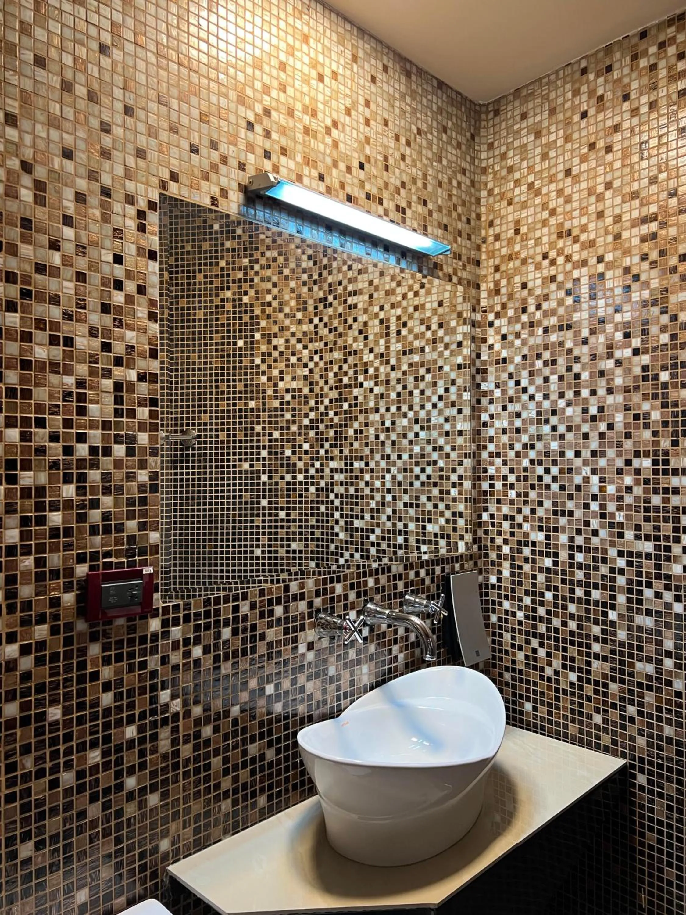 Bathroom in Design Hotel Mr President