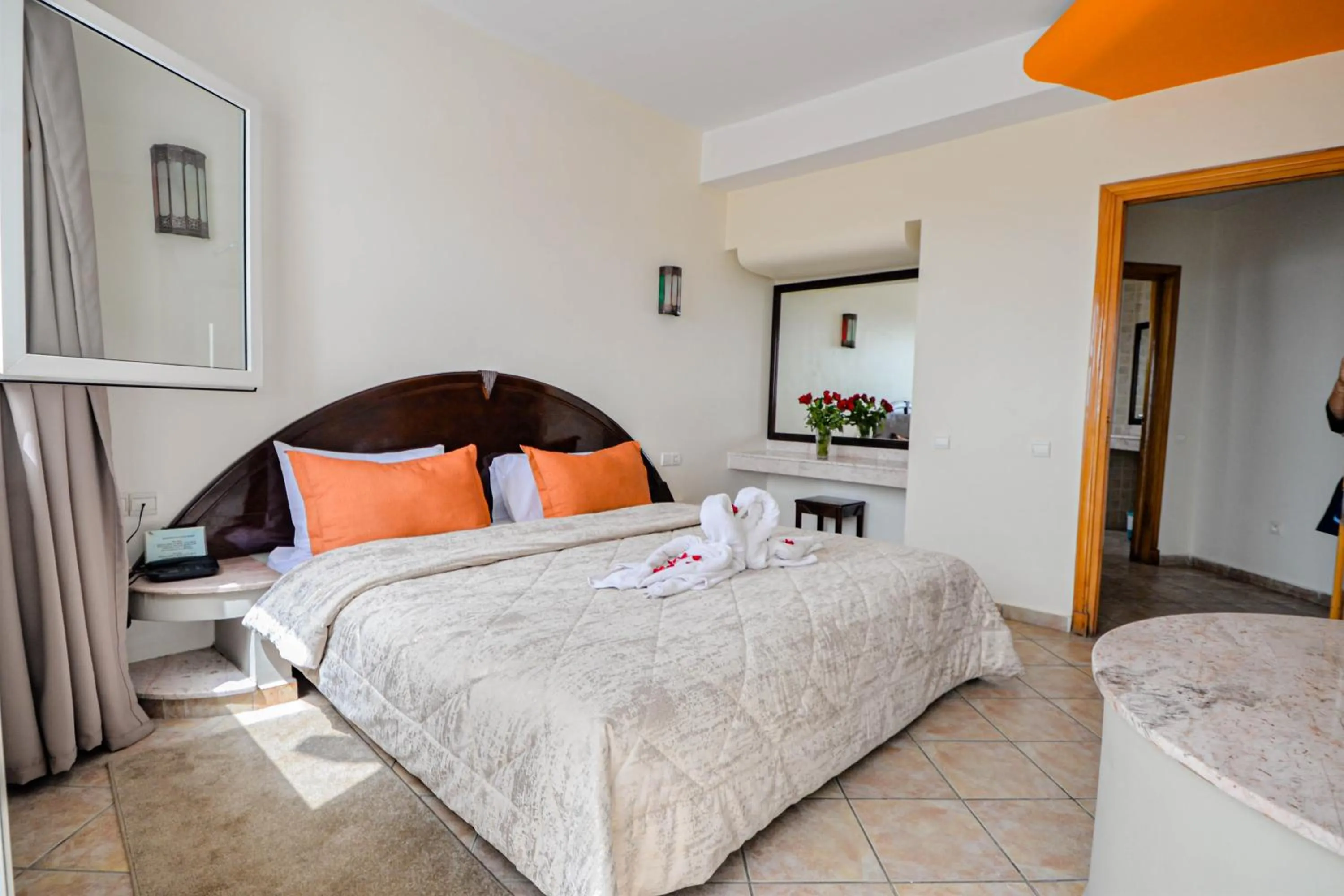 Bed in Intouriste Hôtel & Suites