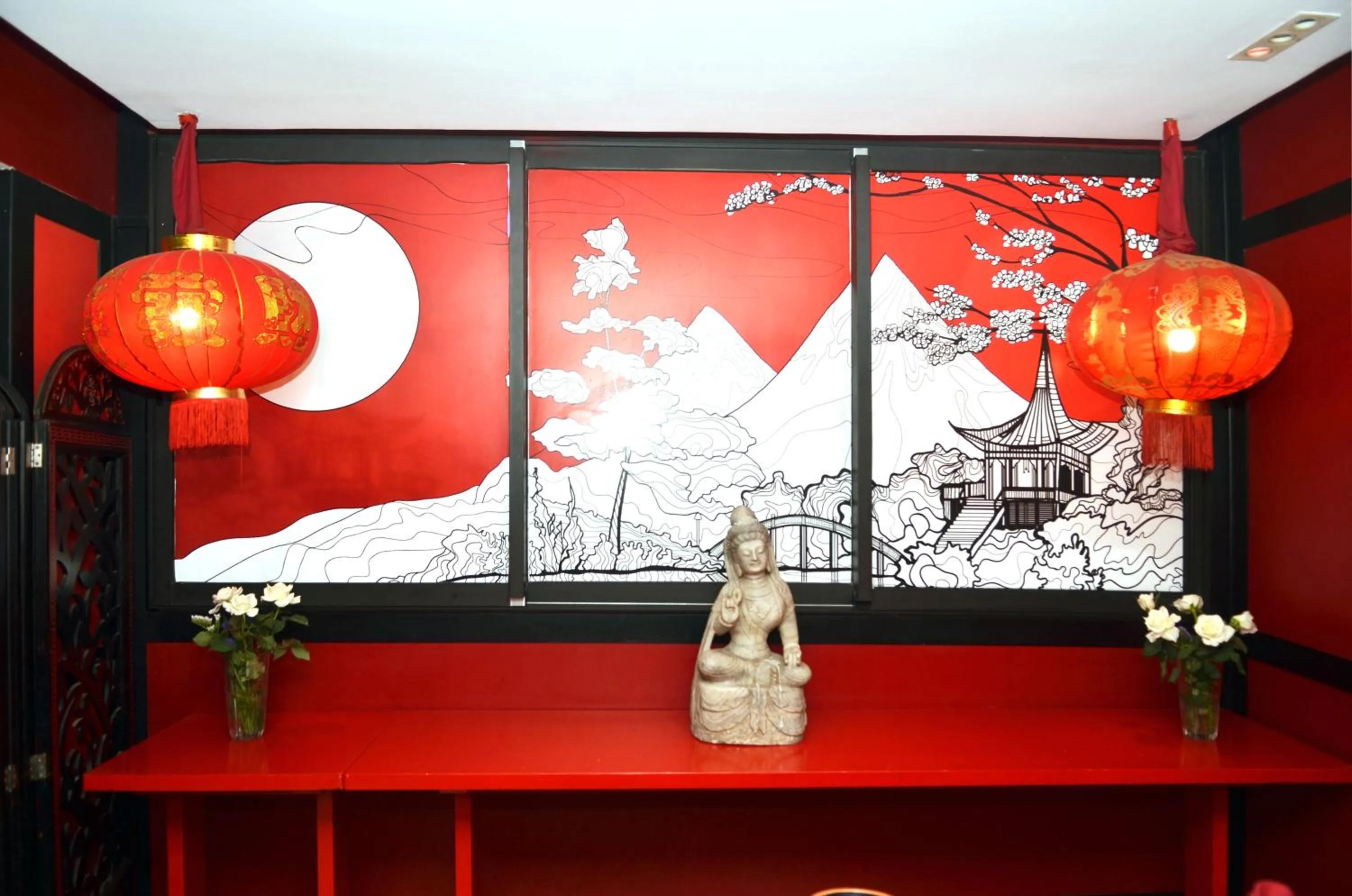 Restaurant/places to eat in Intouriste Hôtel & Suites