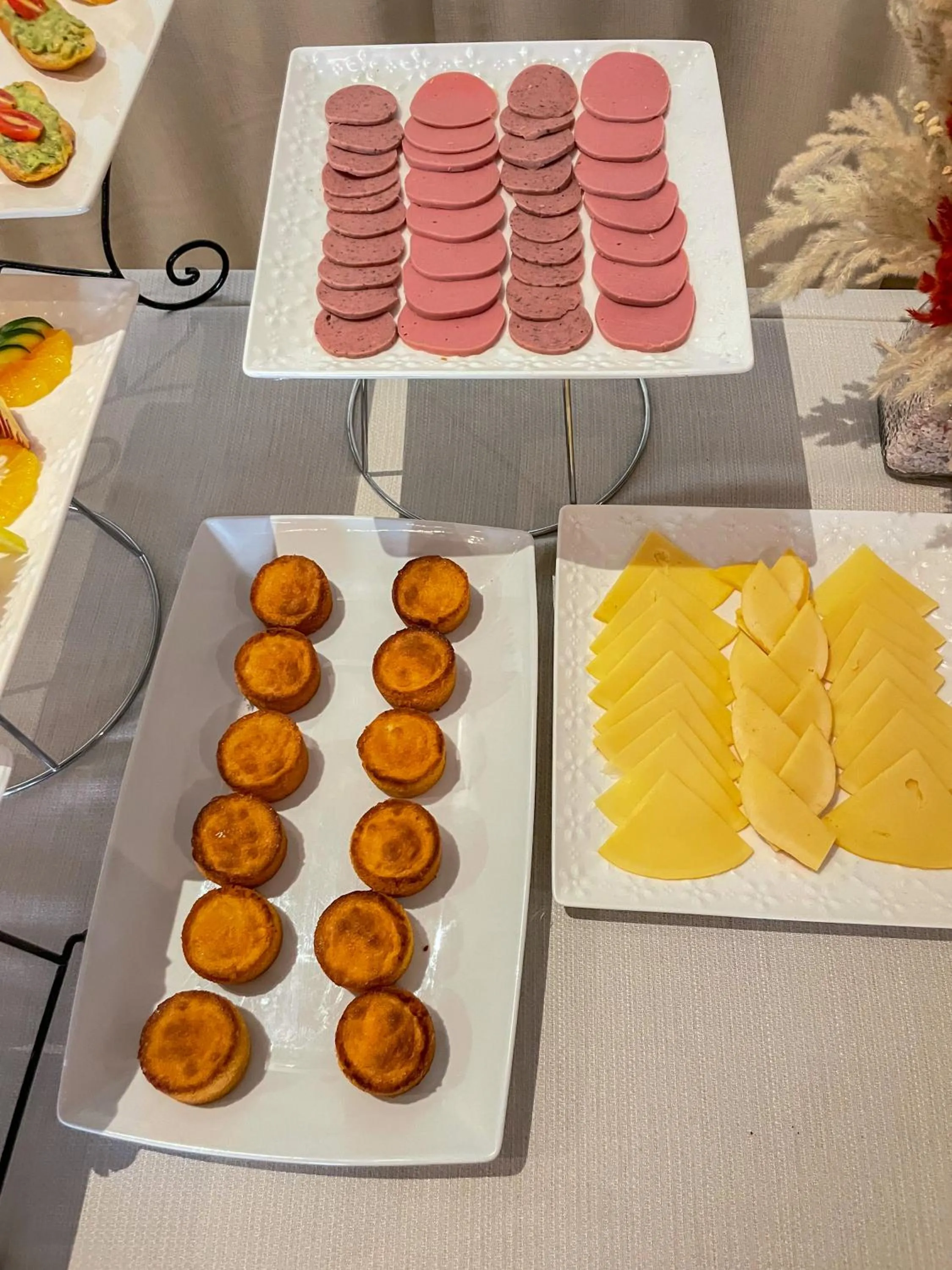 Breakfast in Intouriste Hôtel & Suites