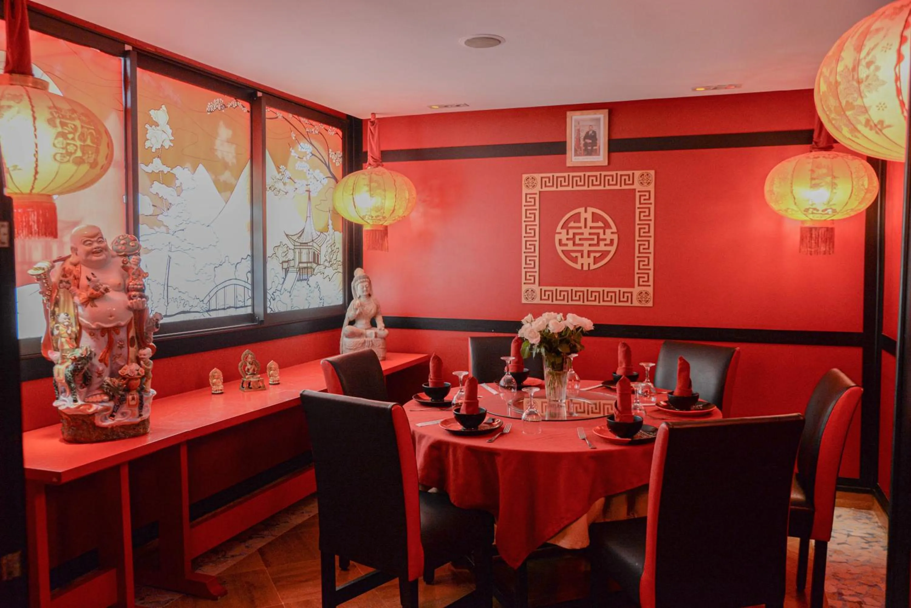 Restaurant/places to eat in Intouriste Hôtel & Suites