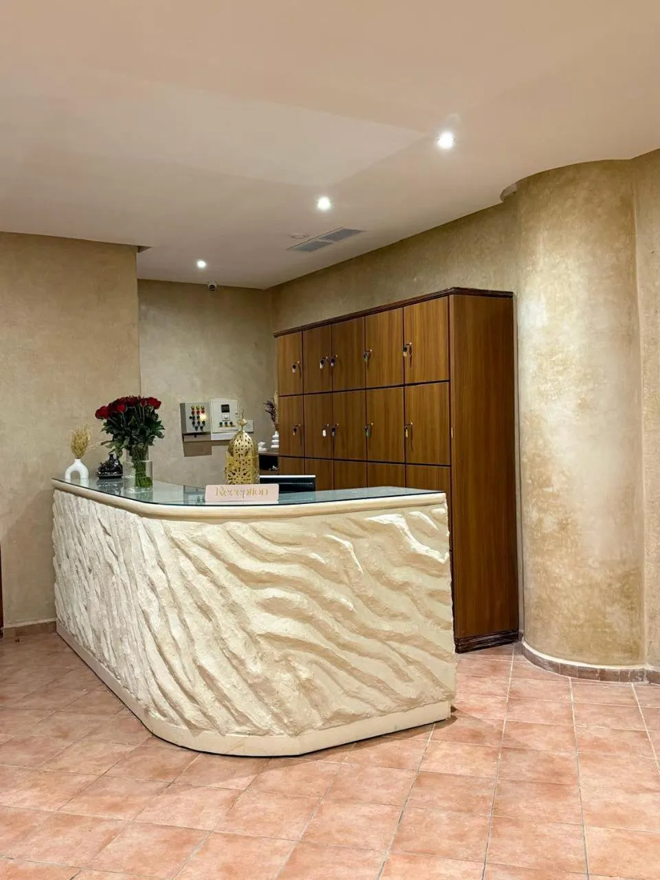 Hot Tub in Intouriste Hôtel & Suites