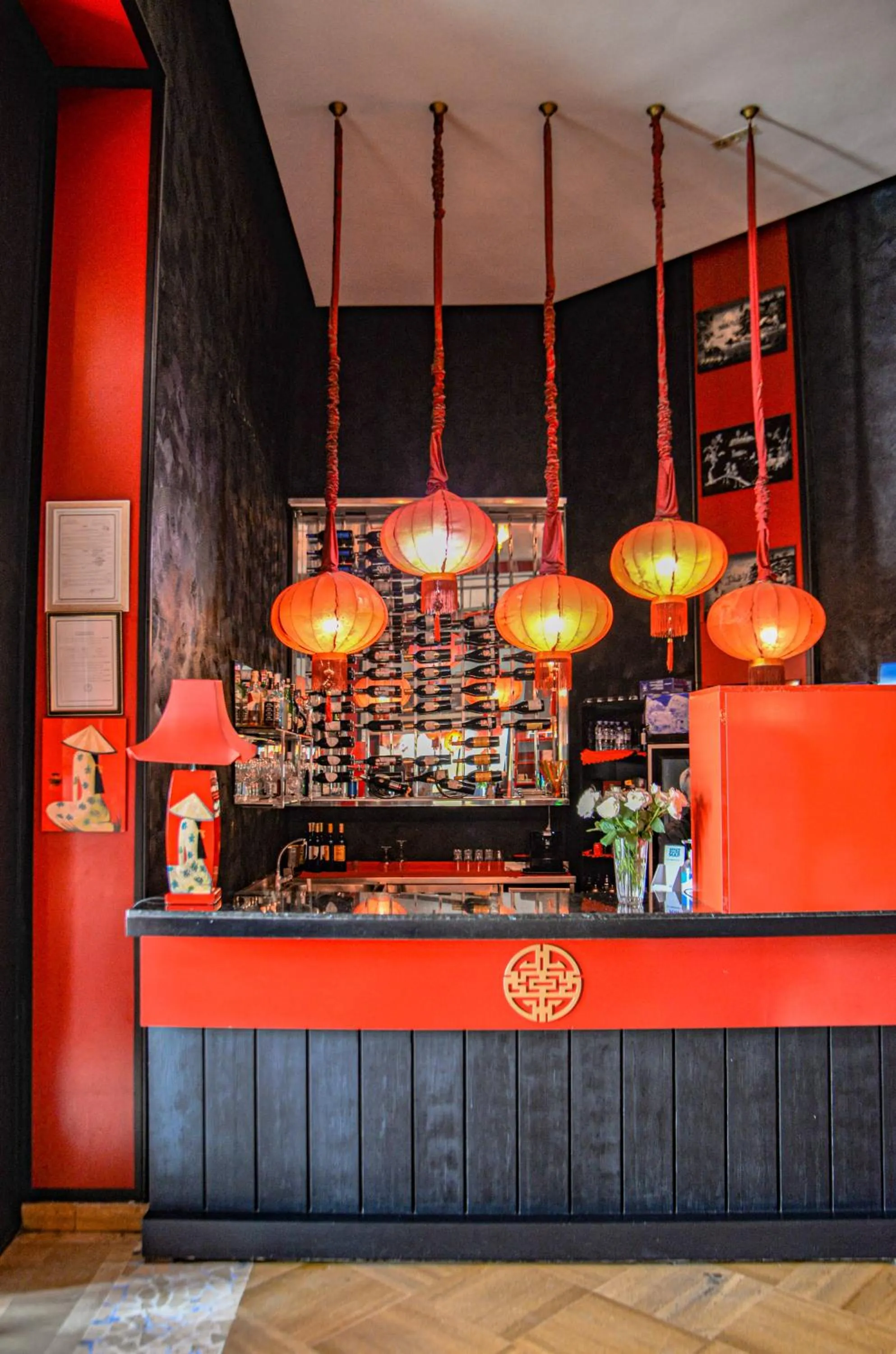 Restaurant/places to eat in Intouriste Hôtel & Suites