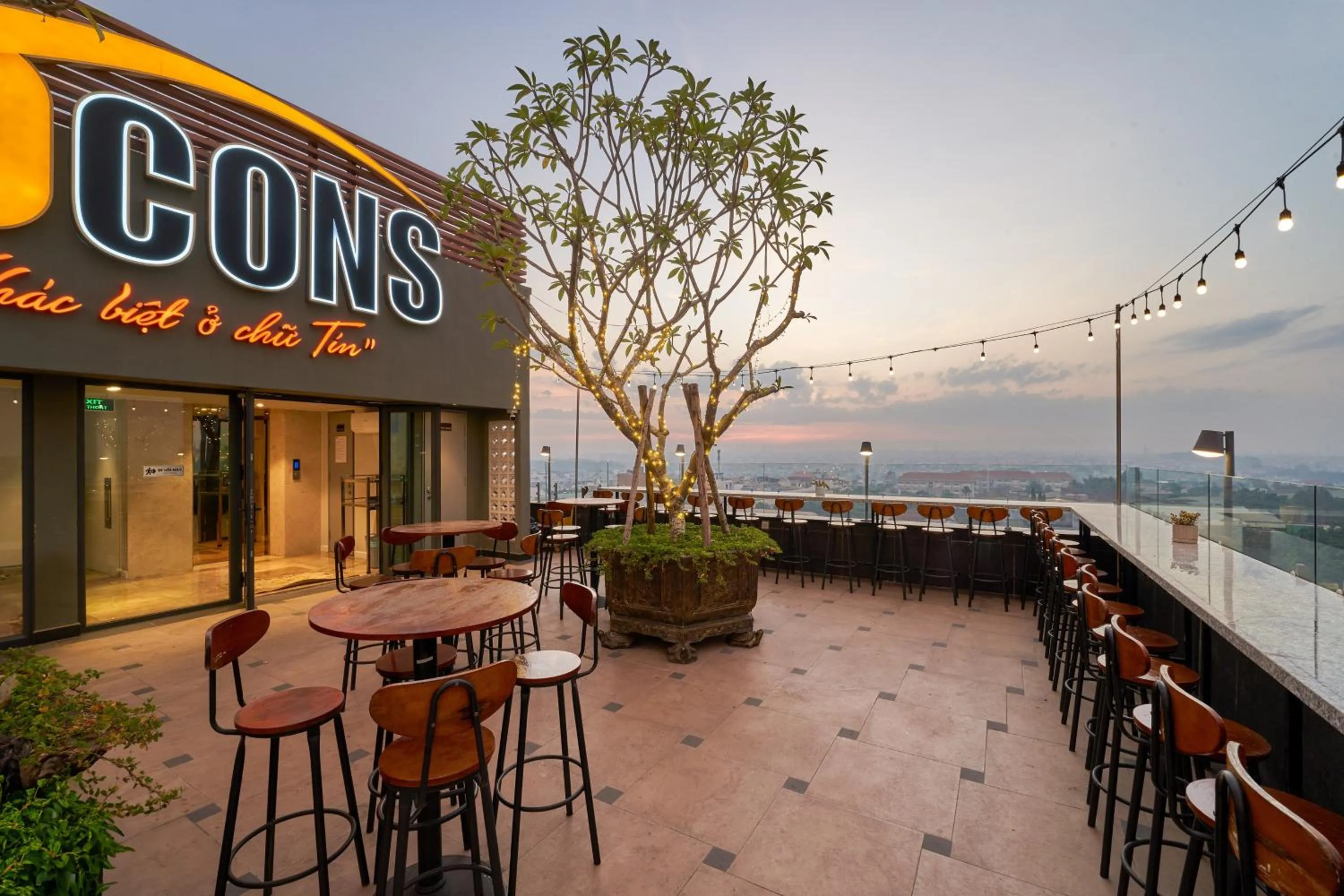 Restaurant/places to eat in Bcons PS Hotel and Apartment- Newly Opened Hotel