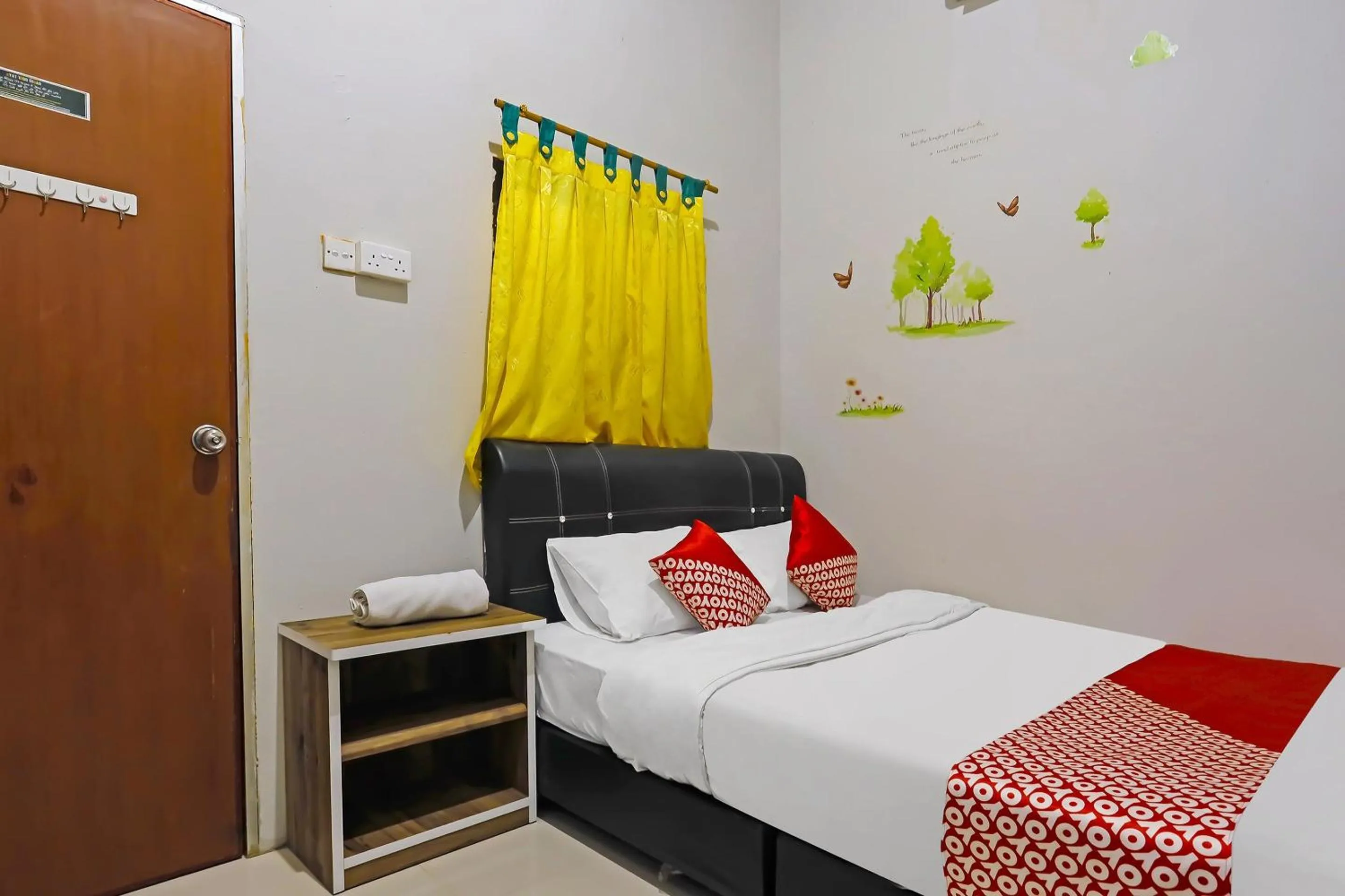 Bedroom, Bed in Hotel O Hasan House Syariah 2NearVihara Budhi Bhakti