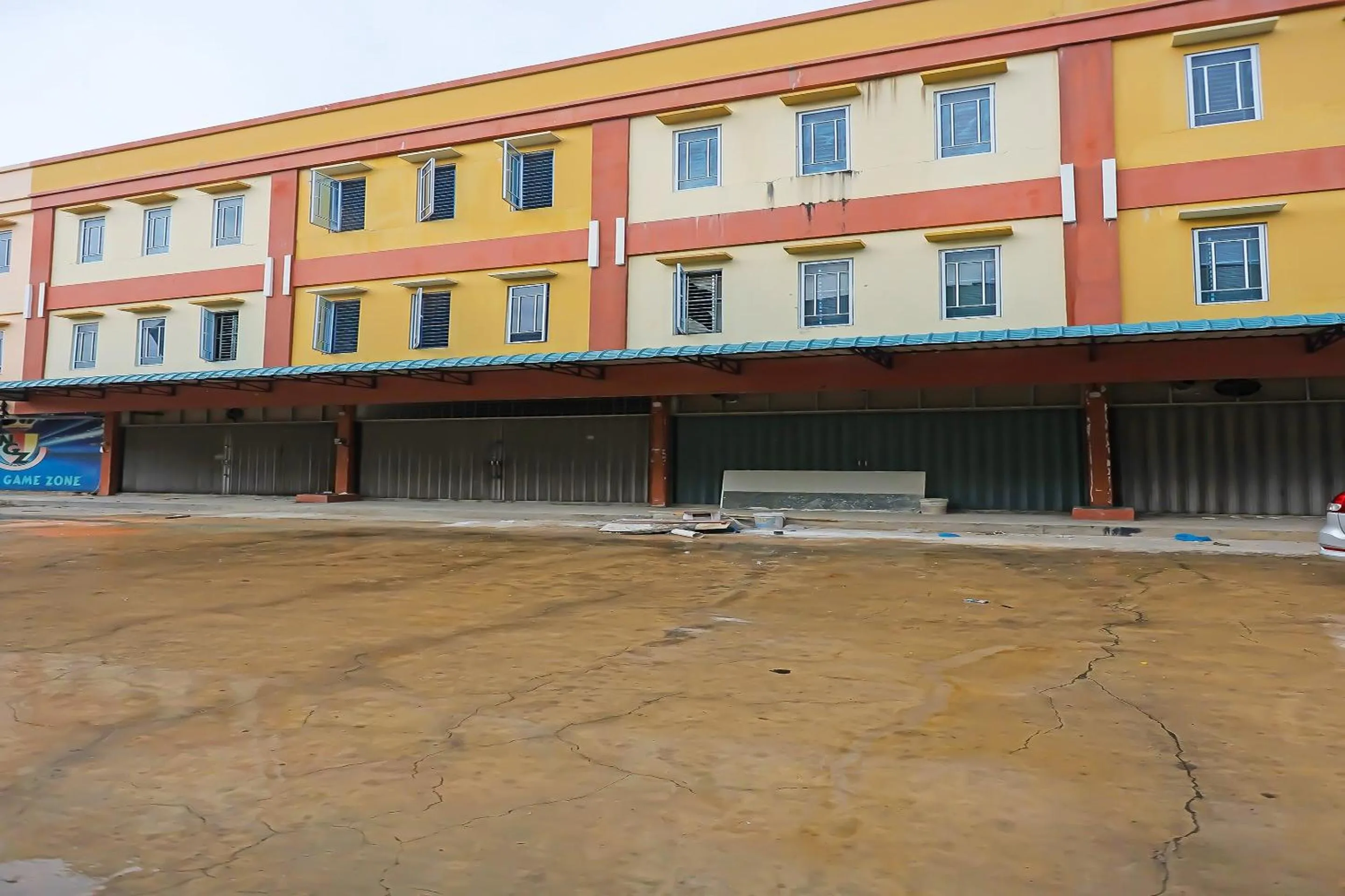 Facade/entrance in Hotel O Hasan House Syariah 2NearVihara Budhi Bhakti