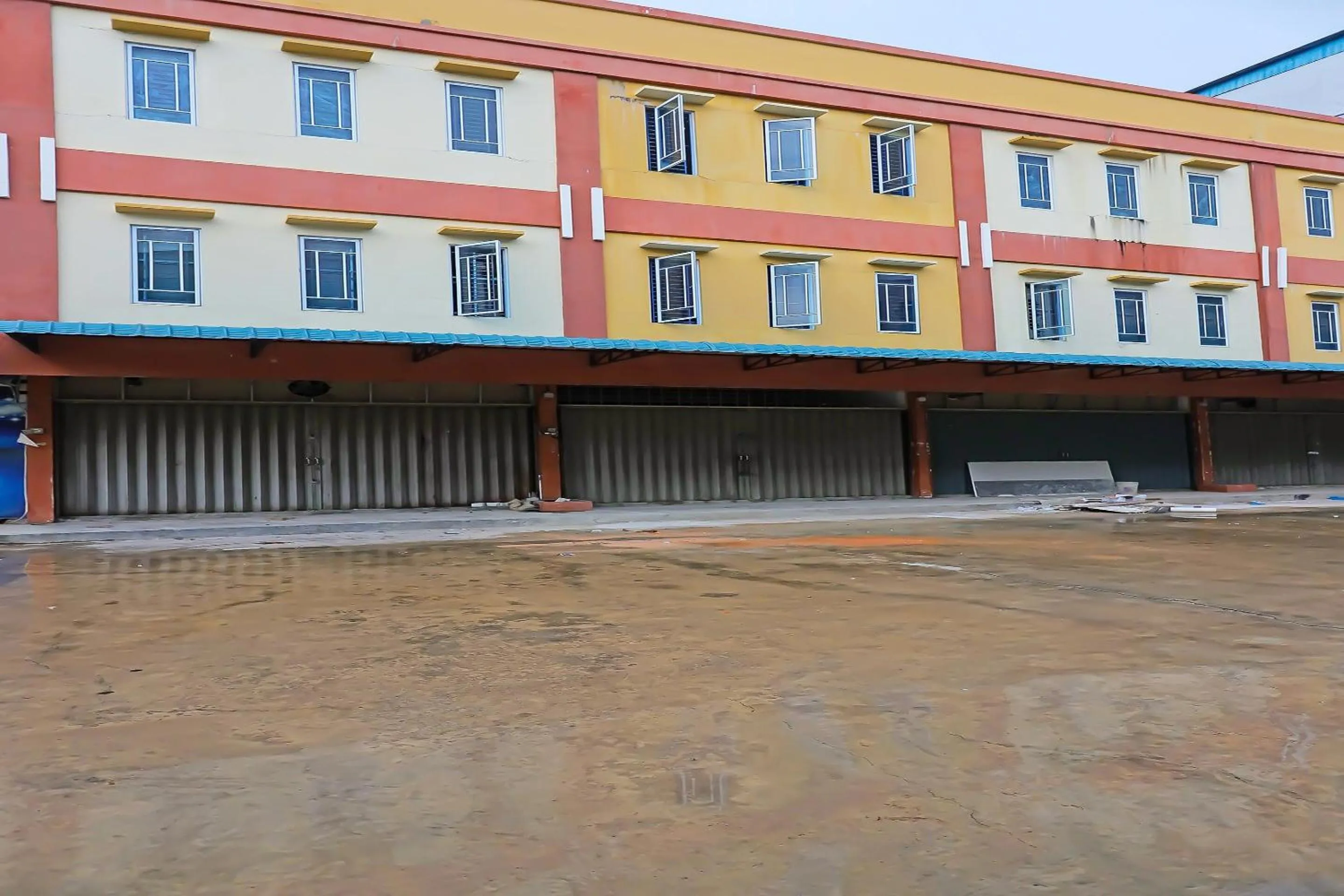 Facade/entrance in Hotel O Hasan House Syariah 2NearVihara Budhi Bhakti