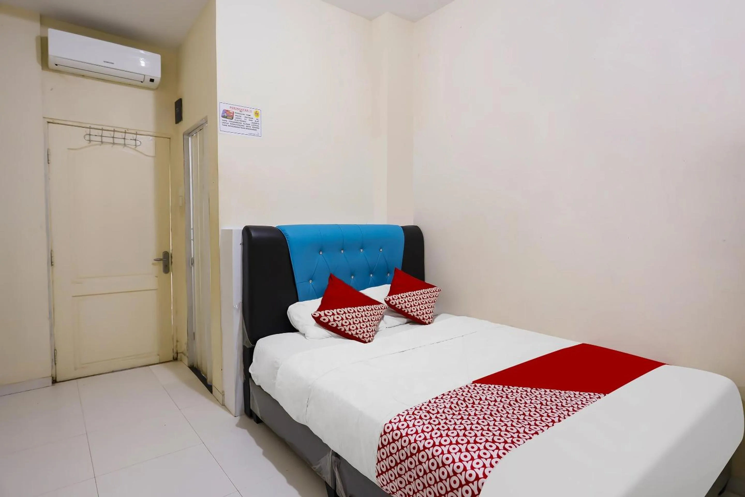 Bedroom, Bed in Hotel O Hasan House Syariah 2NearVihara Budhi Bhakti