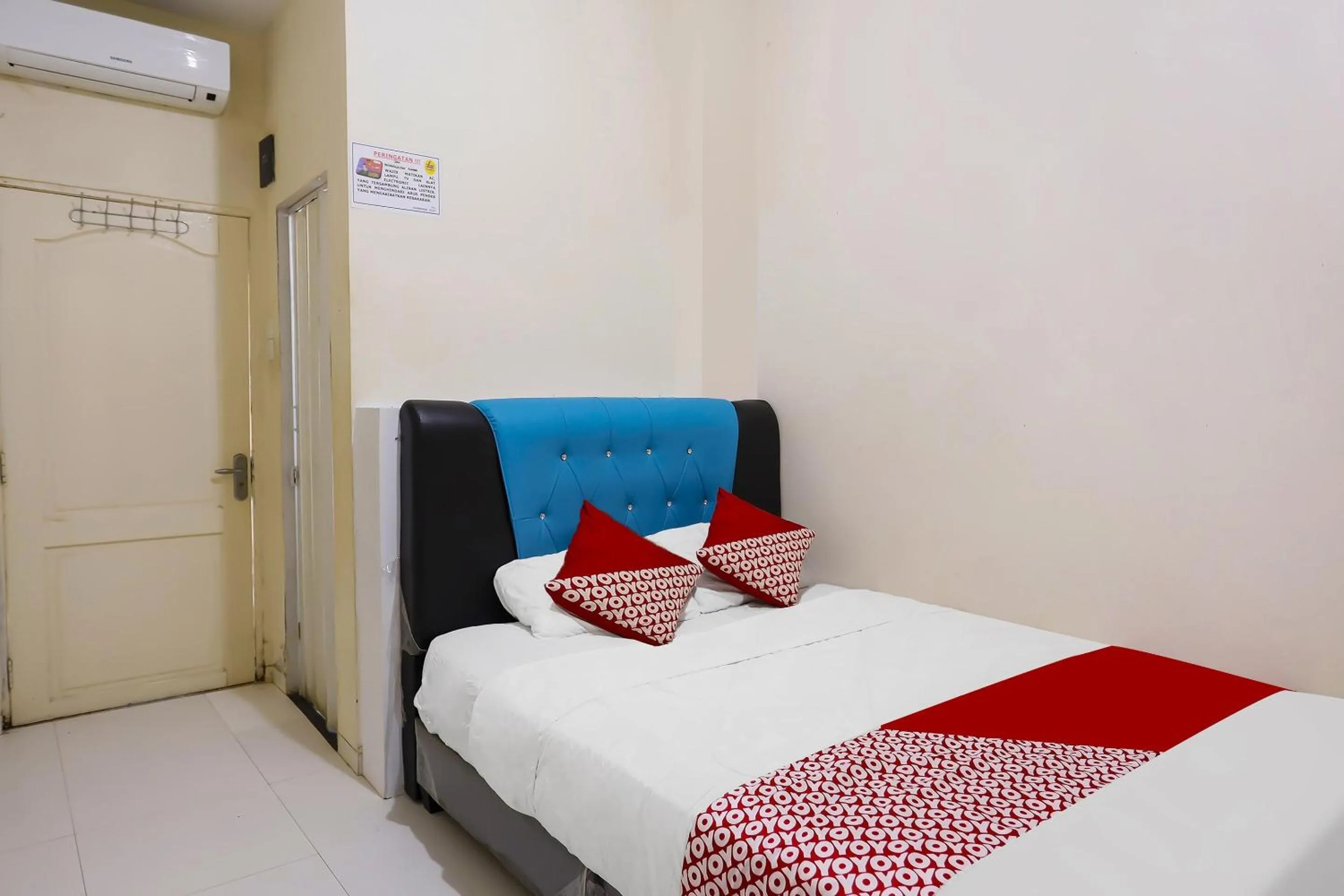 Bedroom, Bed in Hotel O Hasan House Syariah 2NearVihara Budhi Bhakti