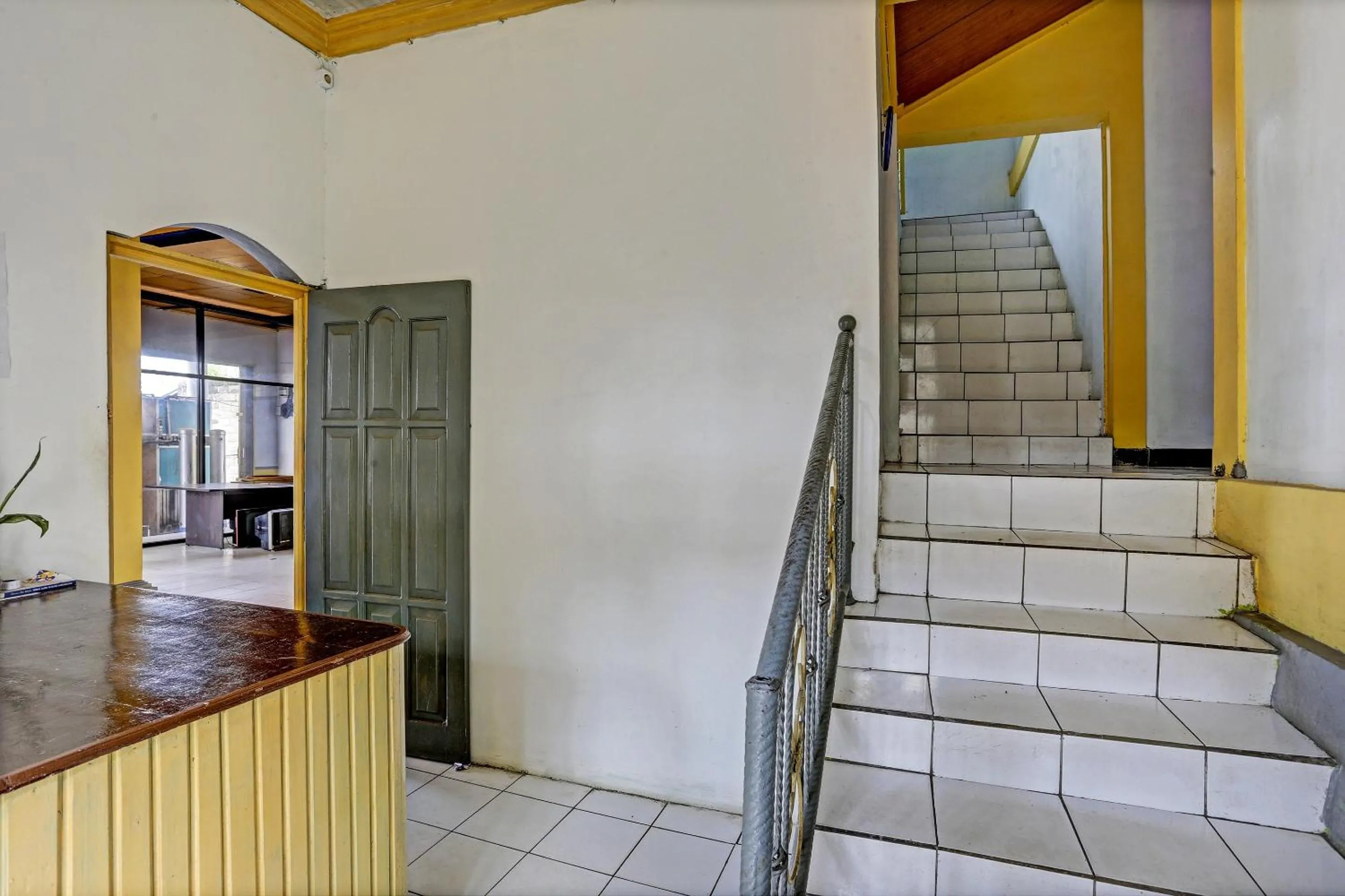 Lobby or reception in Hotel O Penginapan Aina Syariah