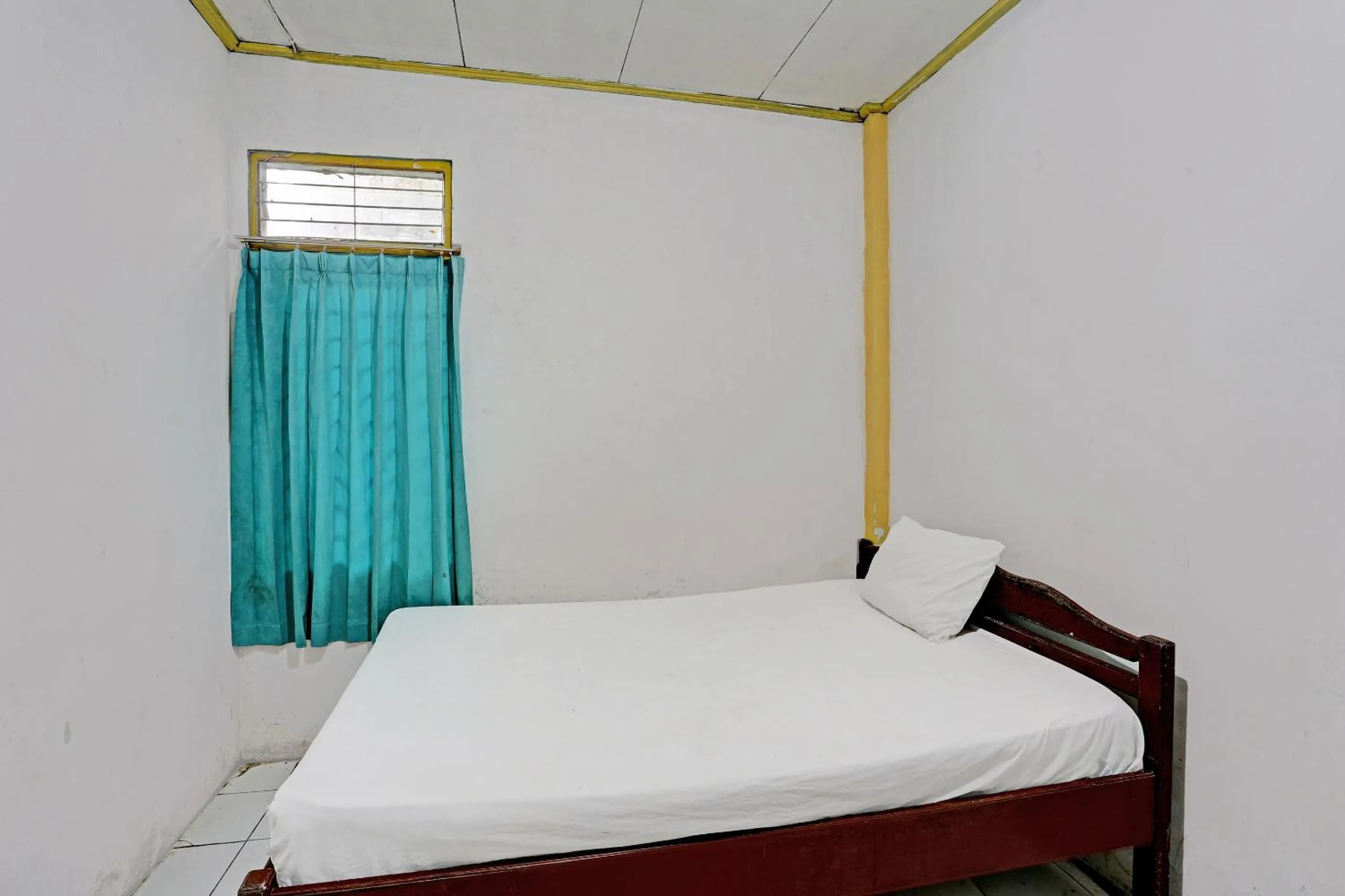 Bedroom, Bed in Hotel O Penginapan Aina Syariah
