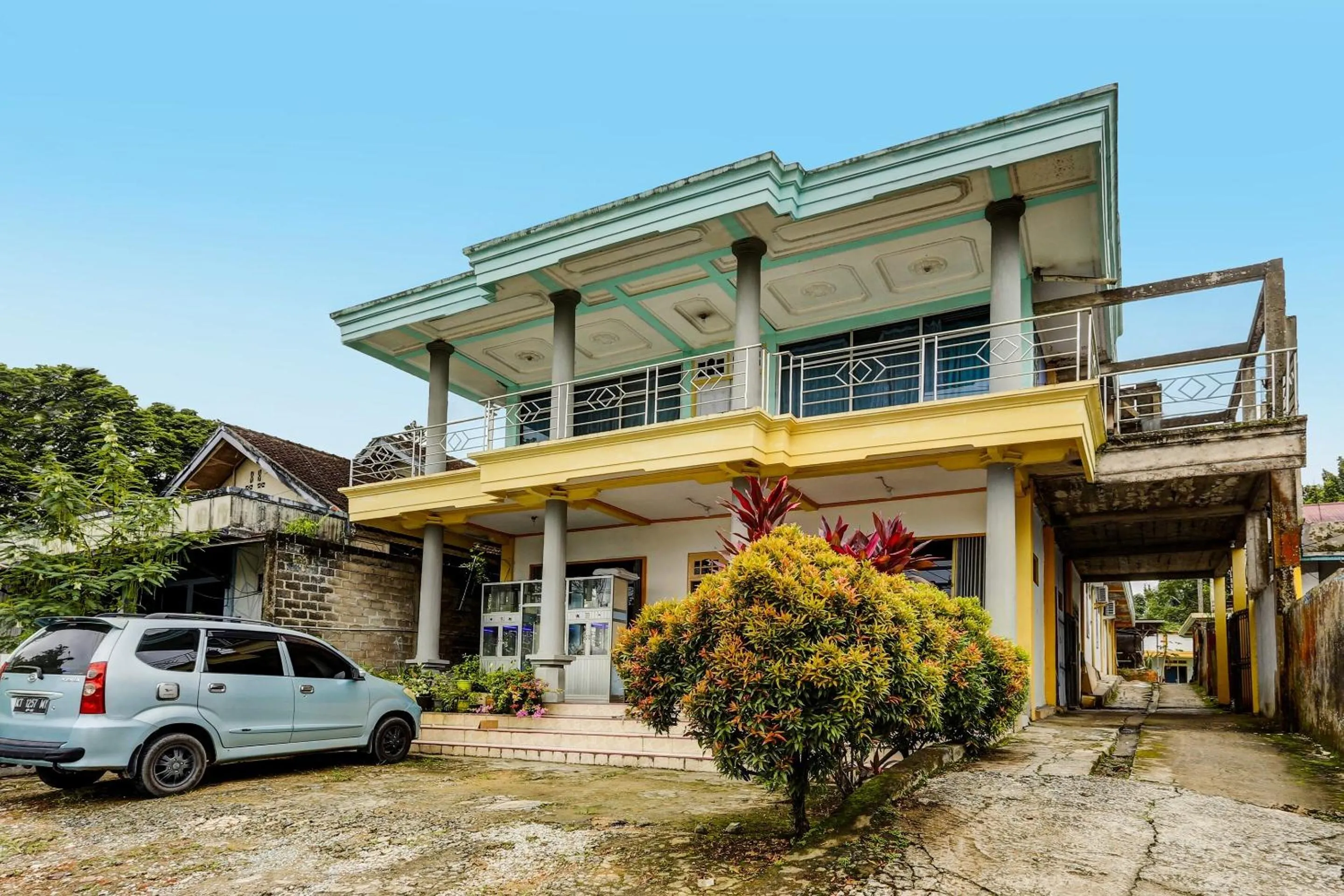 Facade/entrance in Hotel O Penginapan Aina Syariah