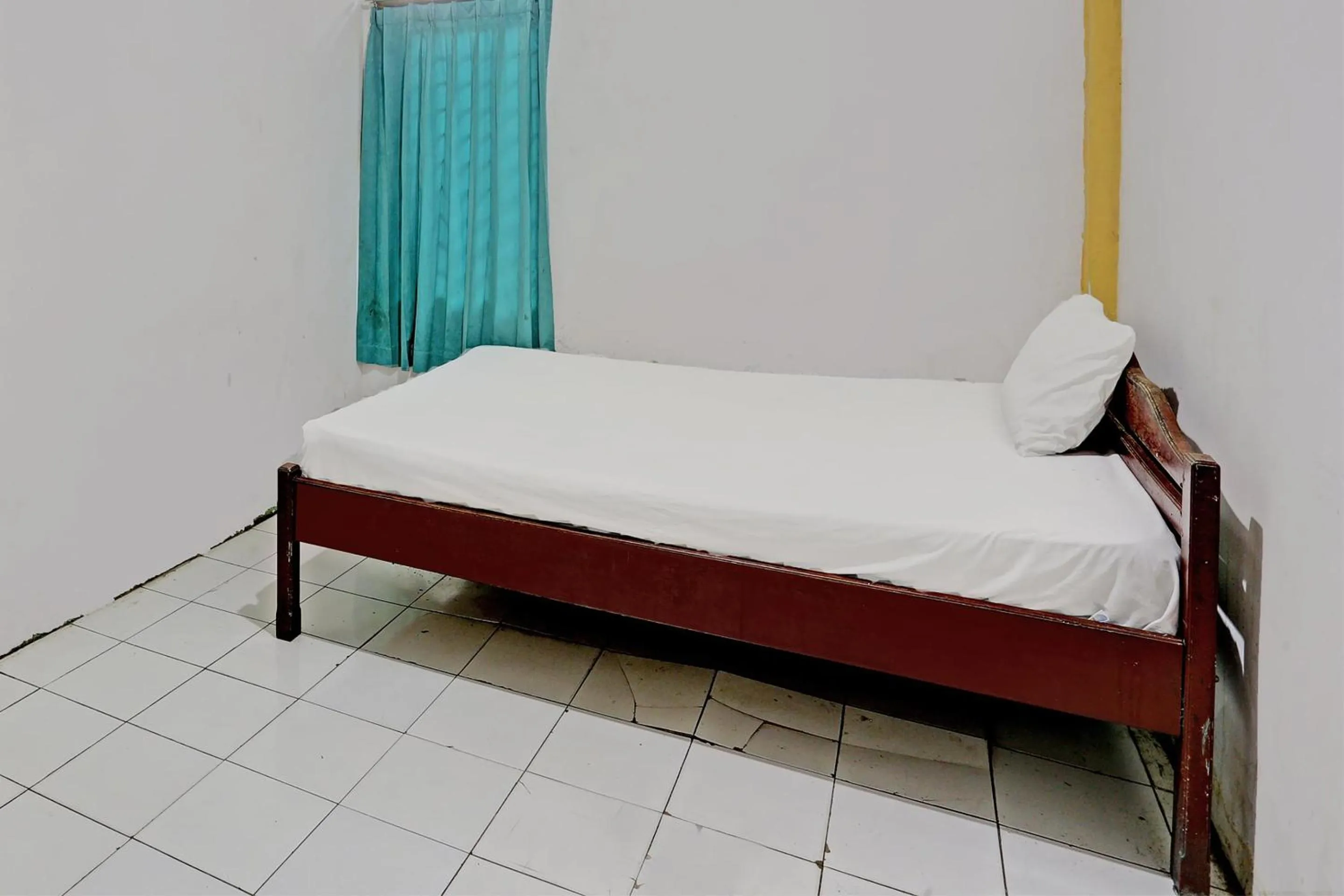 Bedroom, Bed in Hotel O Penginapan Aina Syariah