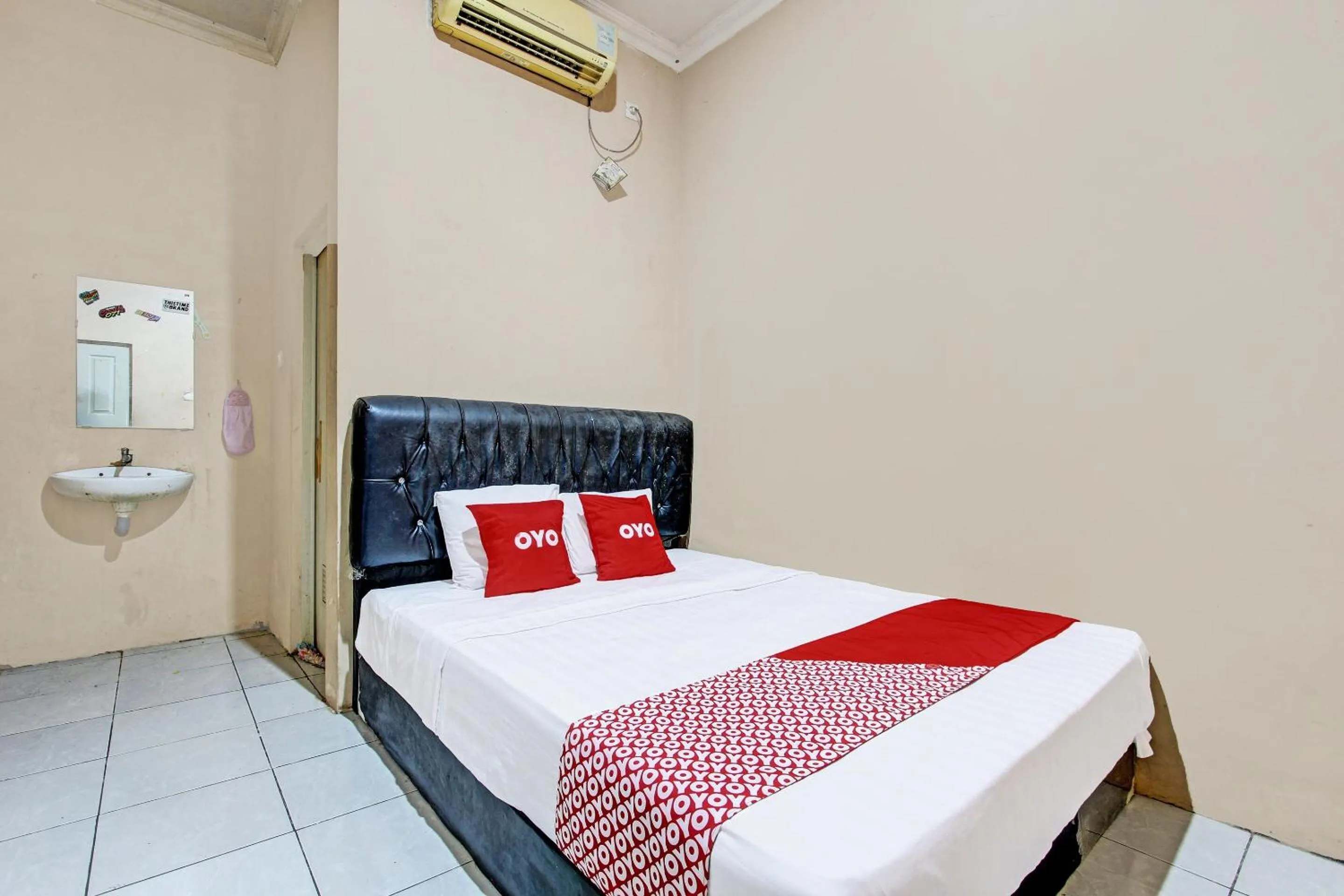 Bedroom, Bed in OYO 92459 Cahyo Kost 2