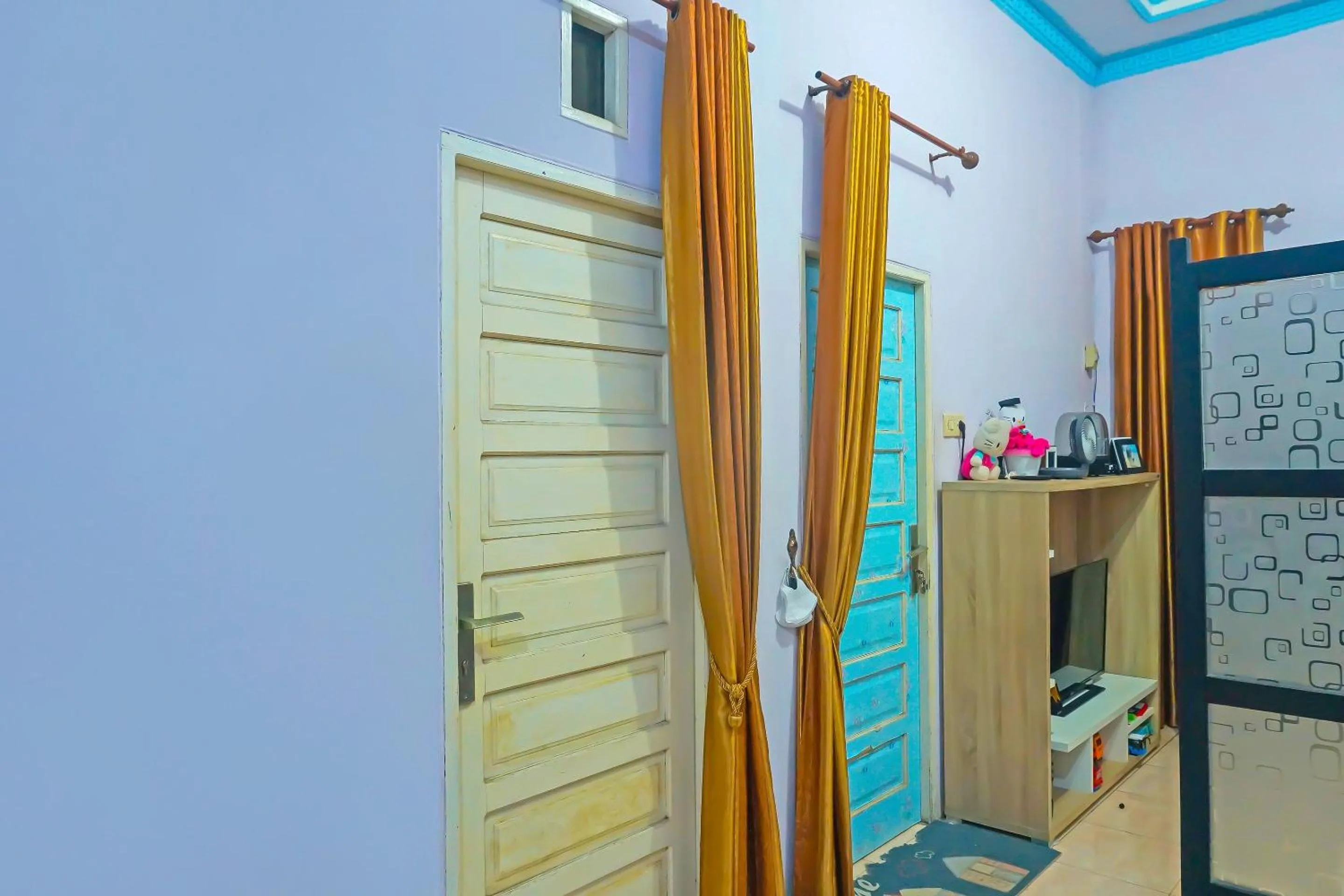 Lobby or reception in SPOT ON 92466 Adam Kost Syariah