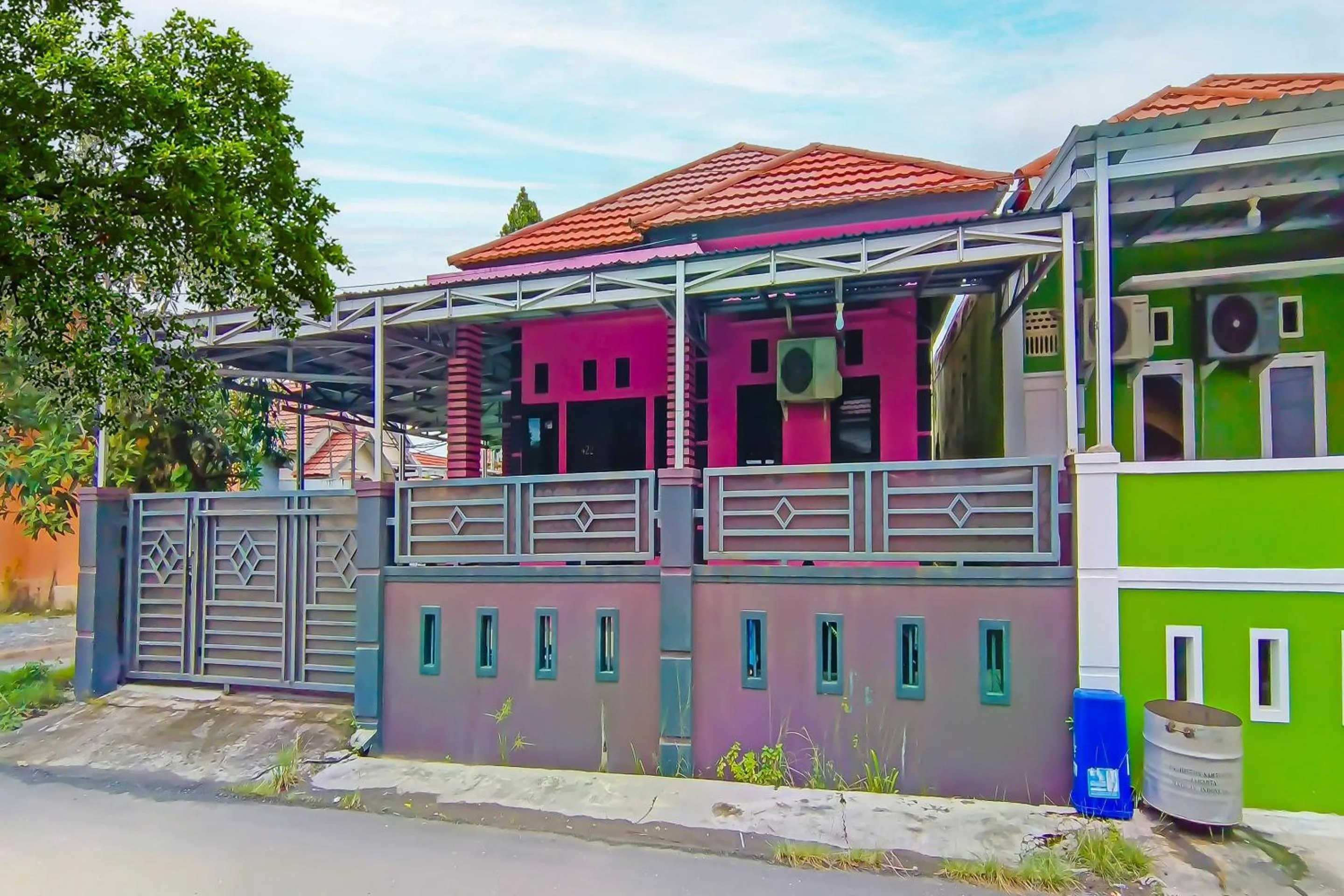 Facade/entrance in SPOT ON 92466 Adam Kost Syariah