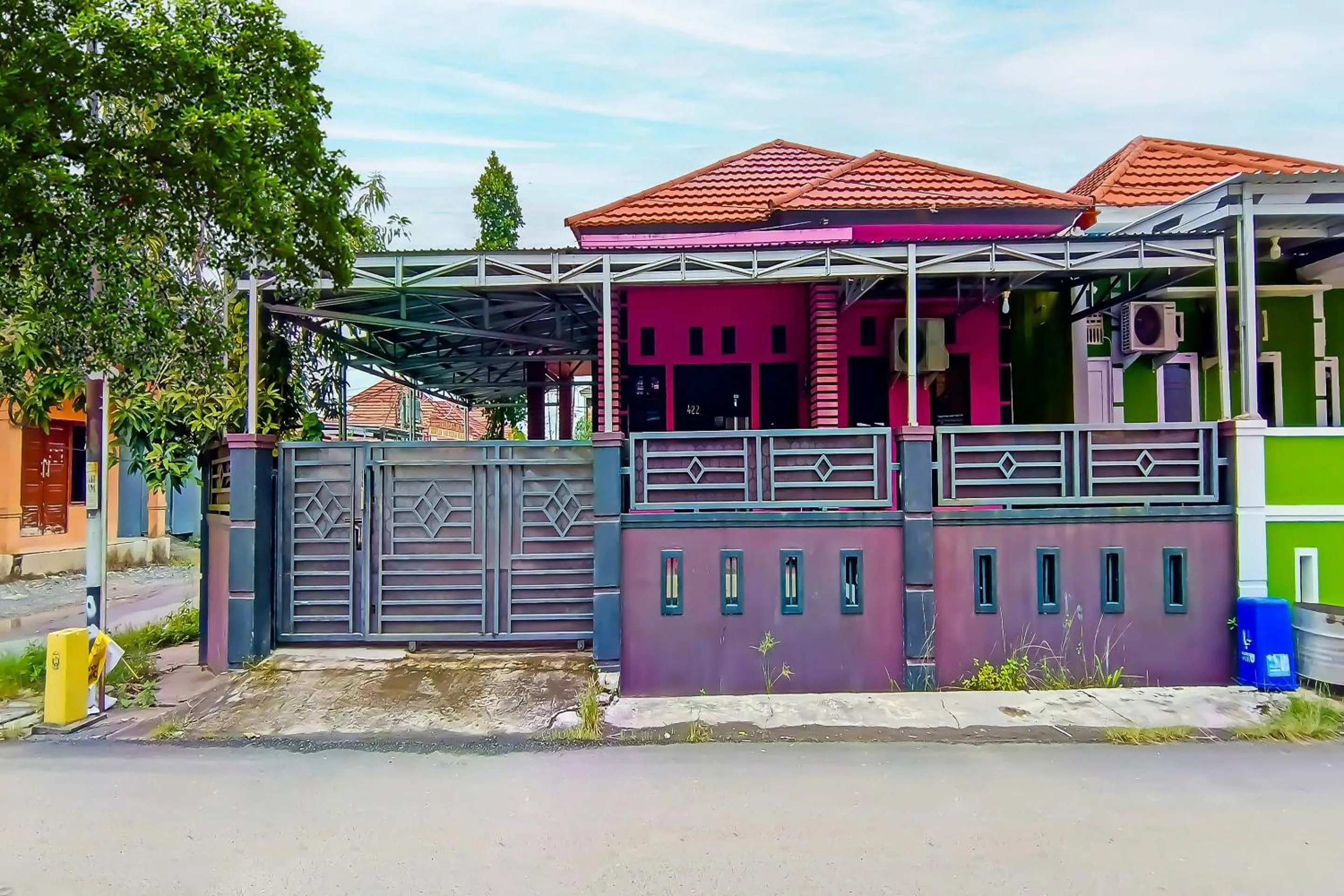 Facade/entrance in SPOT ON 92466 Adam Kost Syariah