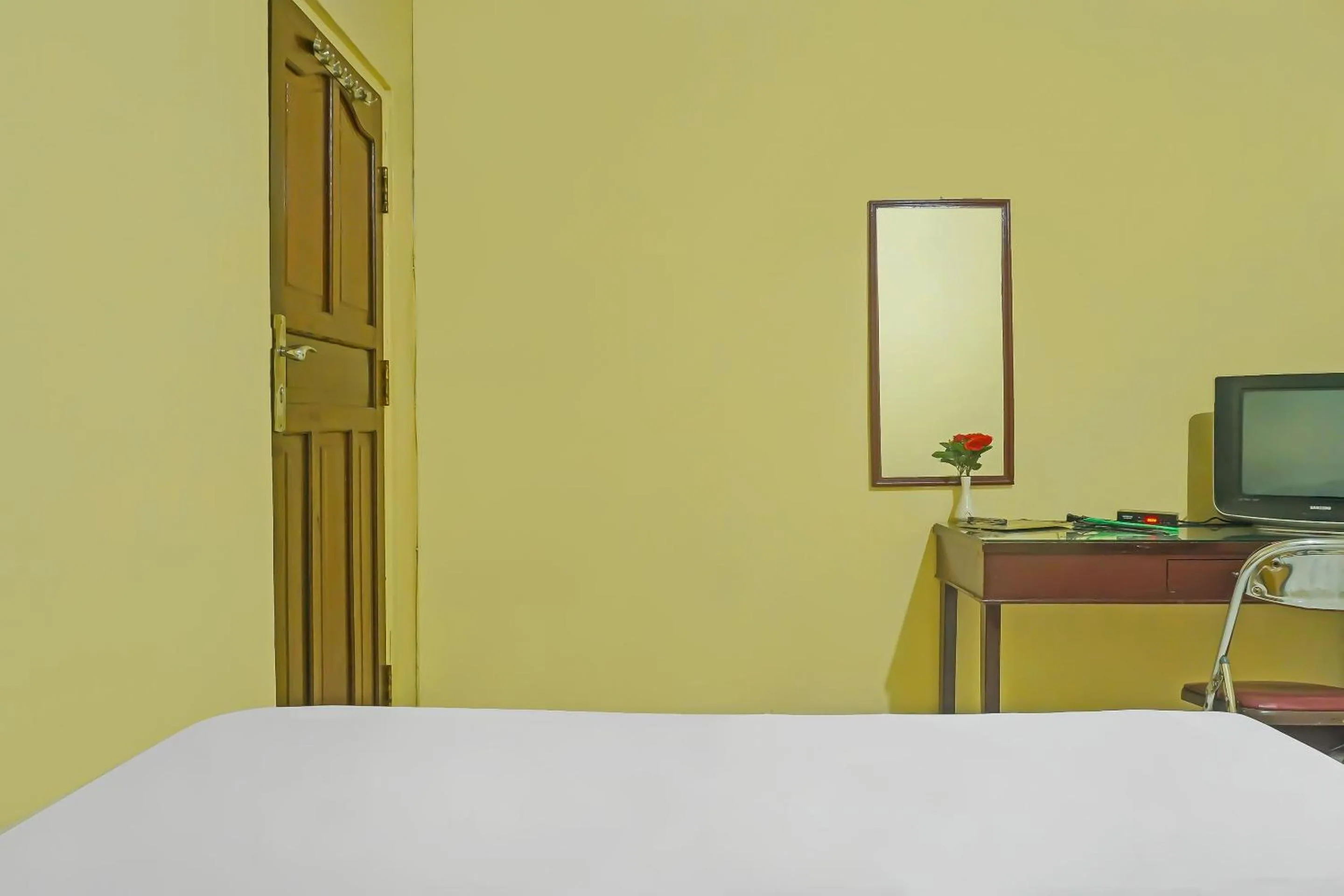 Bedroom, Bed in SPOT ON 92466 Adam Kost Syariah