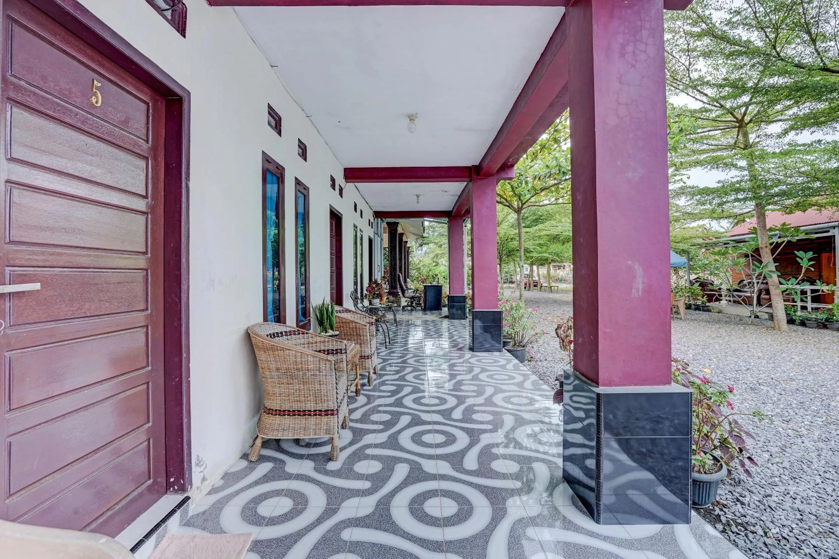 Lobby or reception in Hotel O Efniati Homestay Syariah