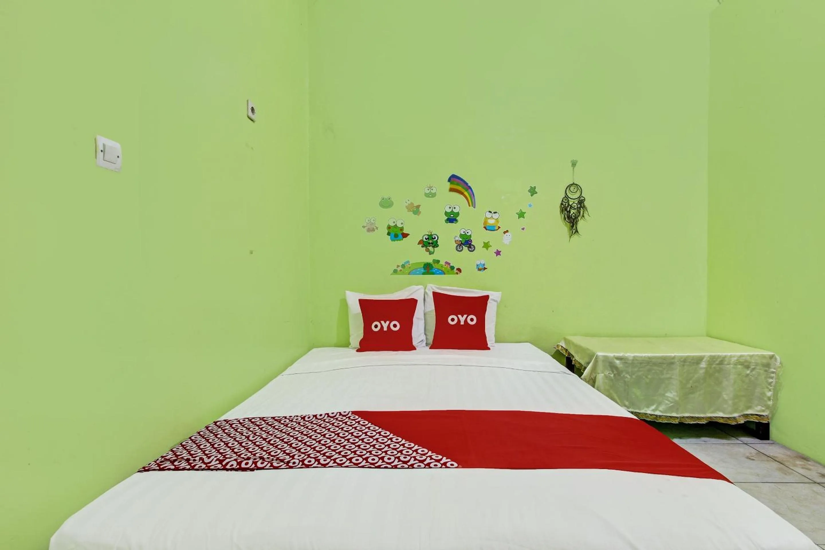 Bedroom, Bed in Hotel O Cahyo Kost 1