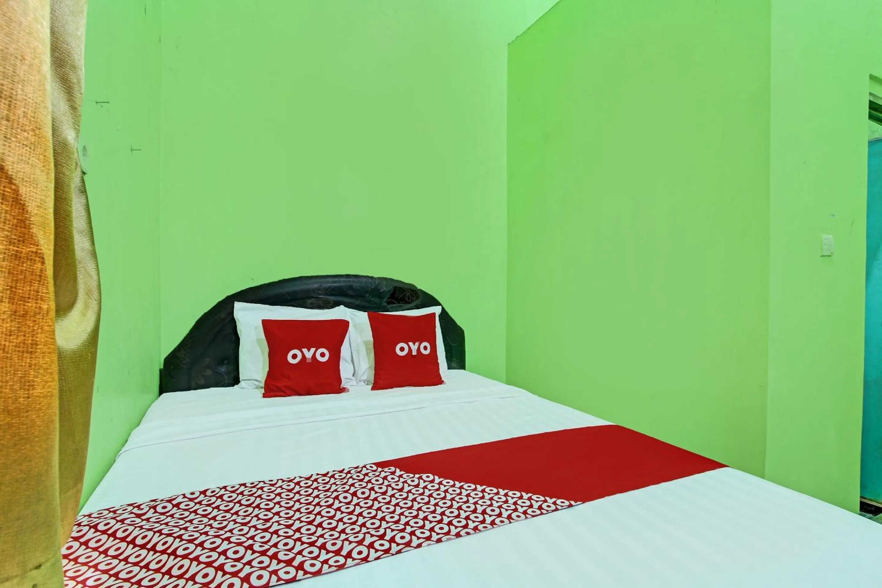 Bedroom, Bed in Hotel O Cahyo Kost 1