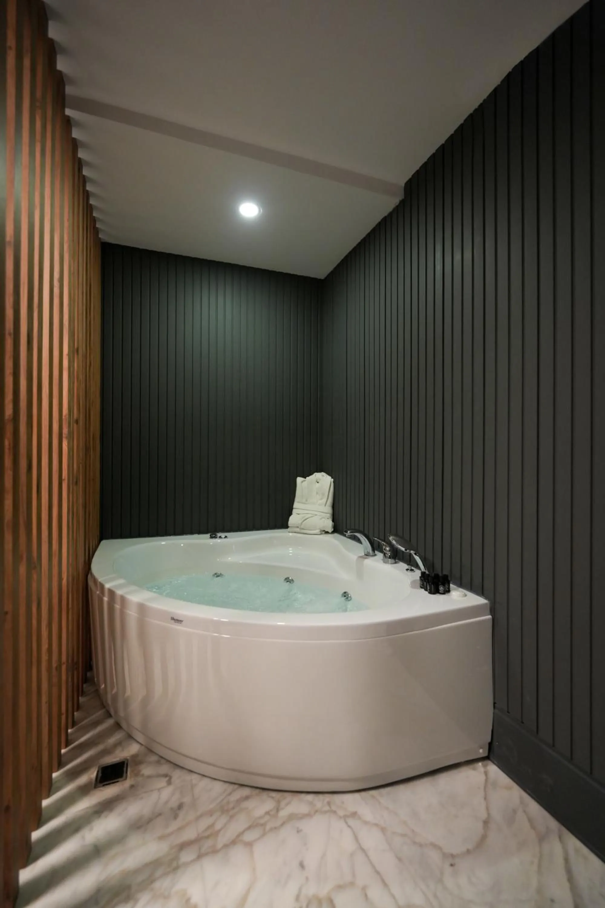 Hot Tub in Hotel Kurucesme Business