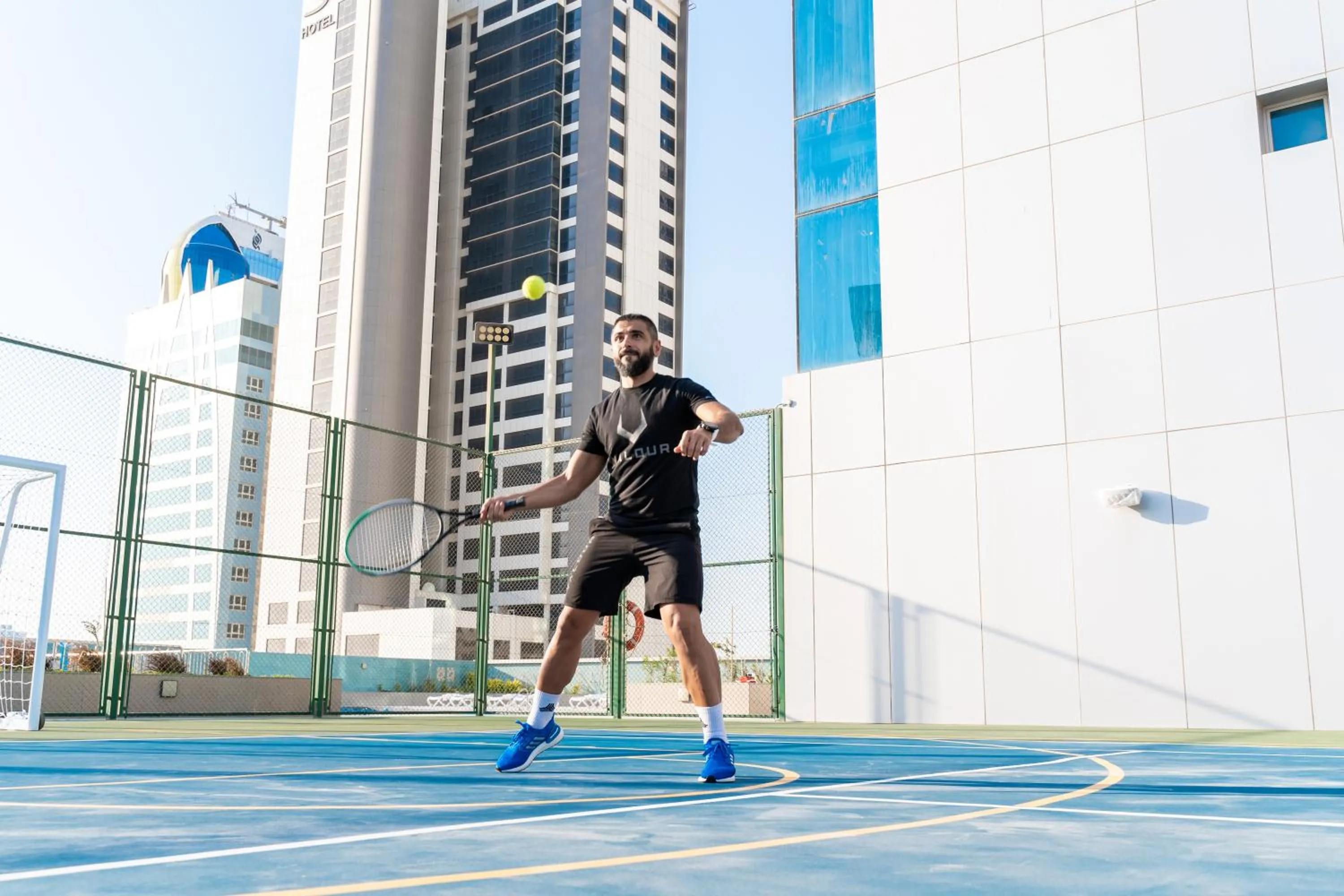 Tennis court in S Plaza Suites Hotel