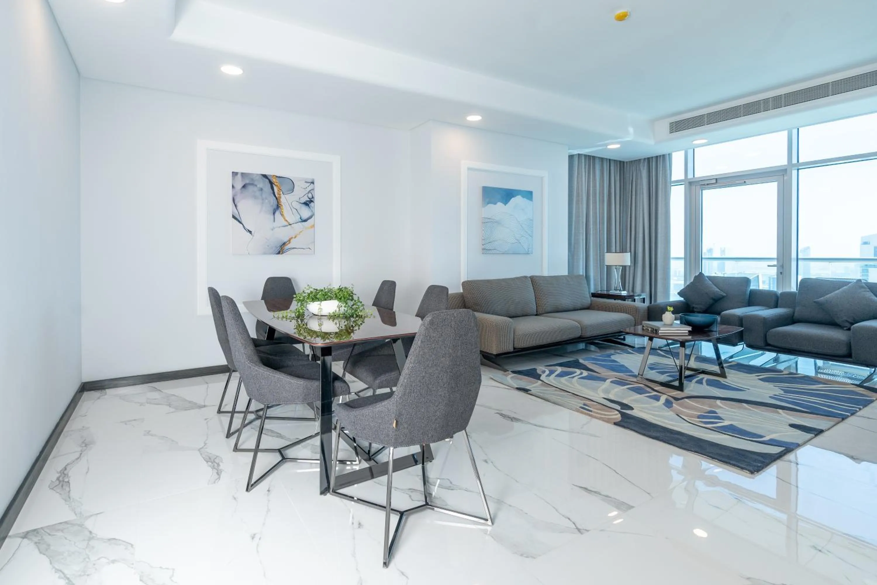 Seating area in S Plaza Suites Hotel