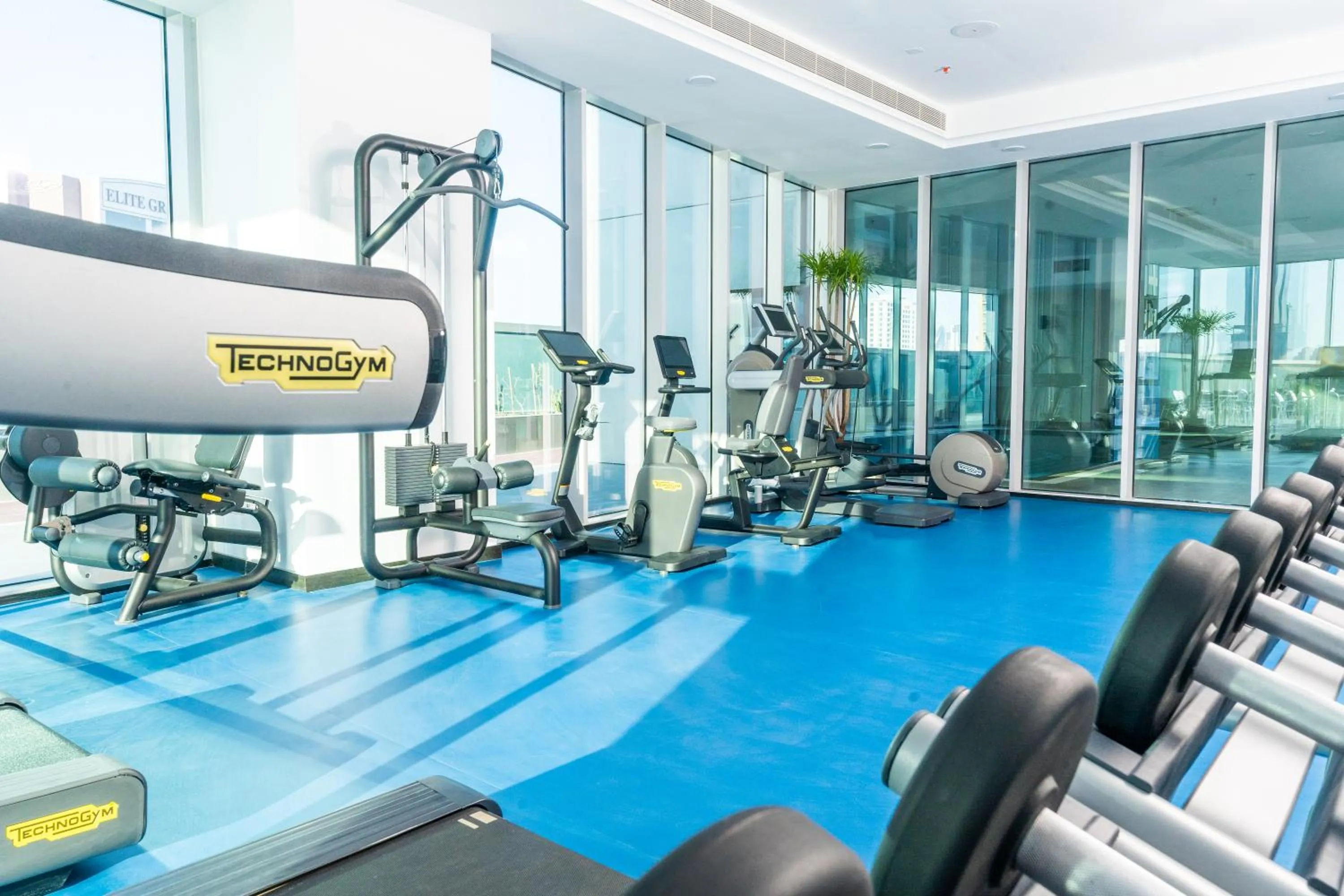 Game Room in S Plaza Suites Hotel